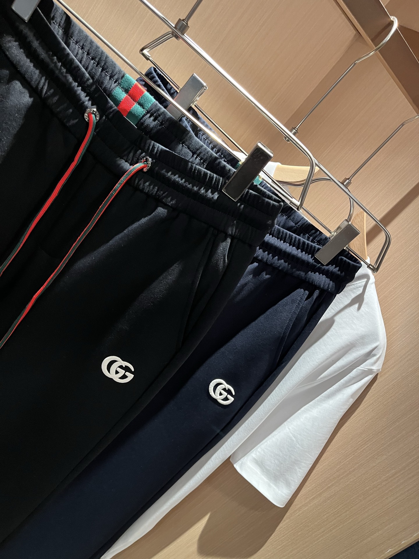 【⚠️🌾退换】GUC*I古家2025秋冬百搭休闲裤，作为高奢潮牌G家经典款式，此款的风格可以说是完美无缺