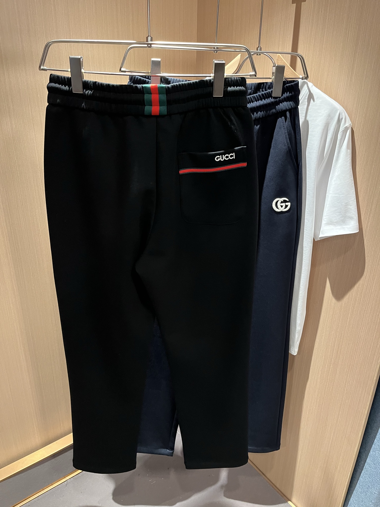 【⚠️🌾退换】GUC*I古家2025秋冬百搭休闲裤，作为高奢潮牌G家经典款式，此款的风格可以说是完美无缺