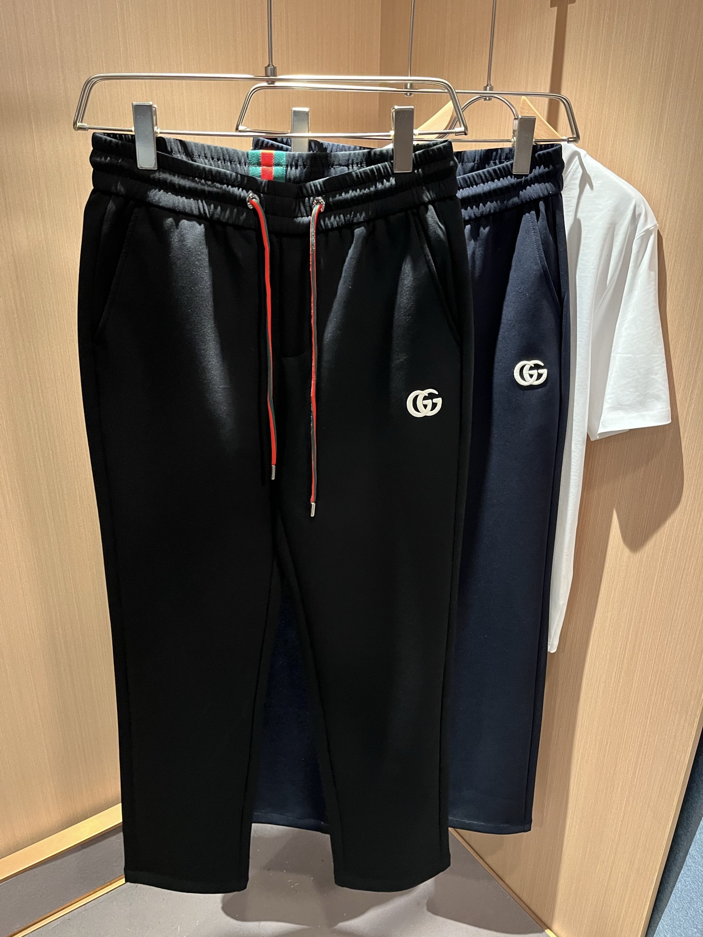 【⚠️🌾退换】GUC*I古家2025秋冬百搭休闲裤，作为高奢潮牌G家经典款式，此款的风格可以说是完美无缺