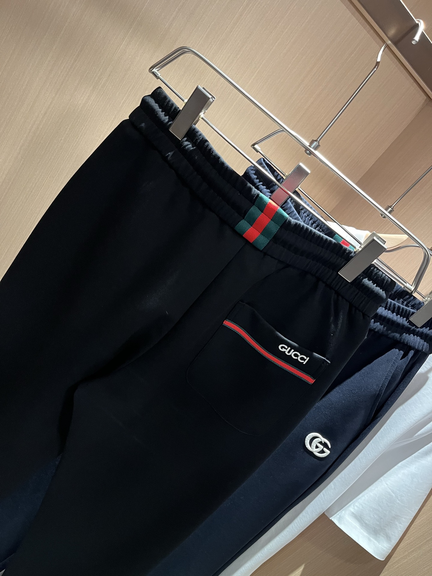 【⚠️🌾退换】GUC*I古家2025秋冬百搭休闲裤，作为高奢潮牌G家经典款式，此款的风格可以说是完美无缺