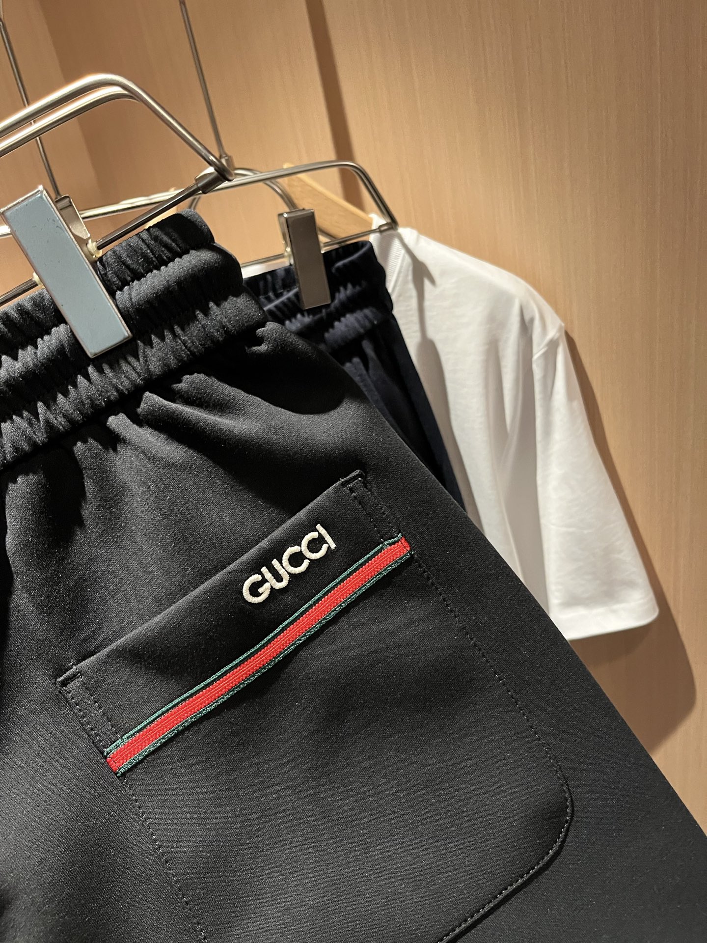 【⚠️🌾退换】GUC*I古家2025秋冬百搭休闲裤，作为高奢潮牌G家经典款式，此款的风格可以说是完美无缺