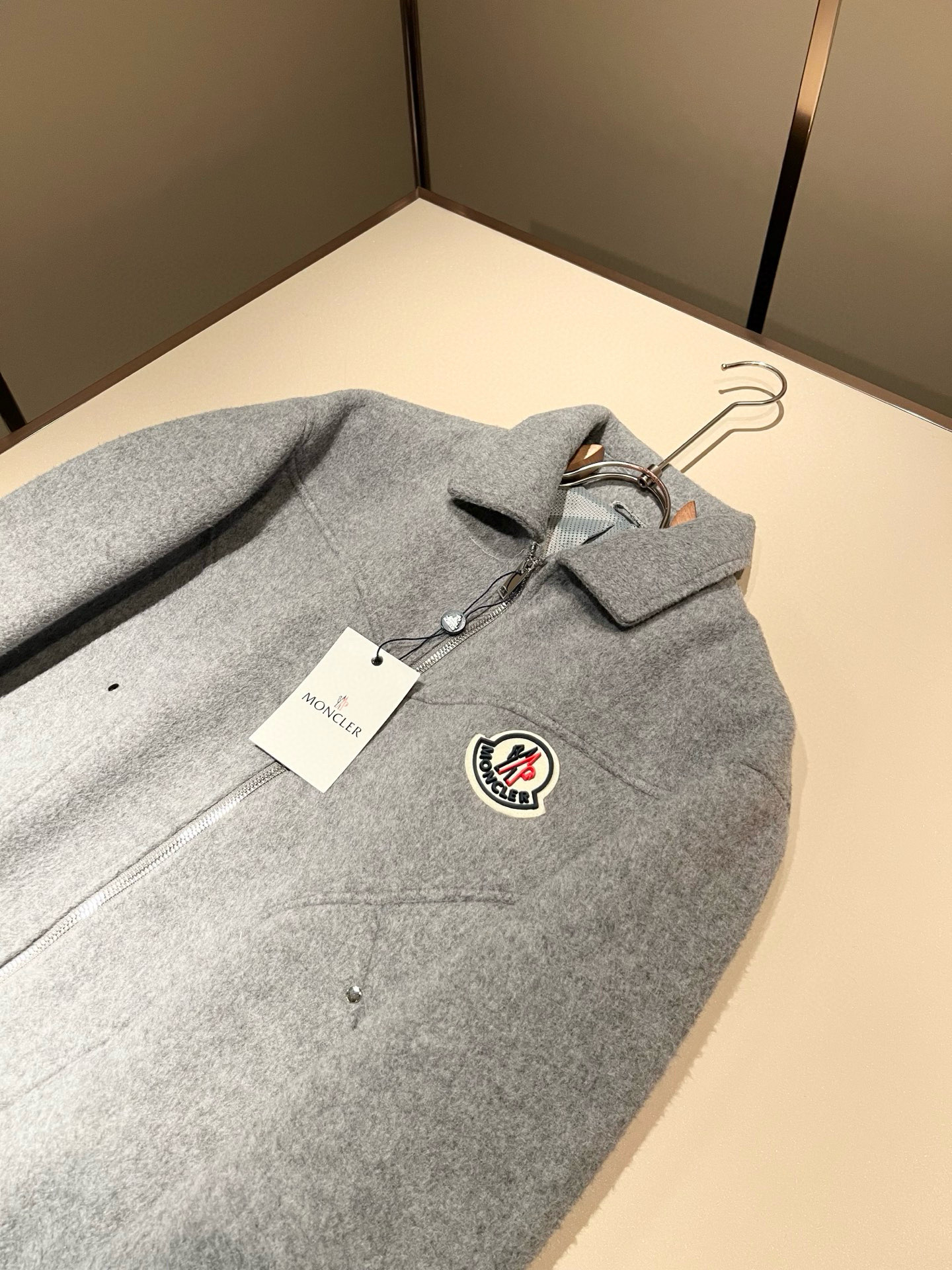 【⚠️🌾退换】Monc*ler蒙*口 2025秋冬经典羊毛呢外套，都市时尚休闲款！面料超软面料帅酷爆款夹