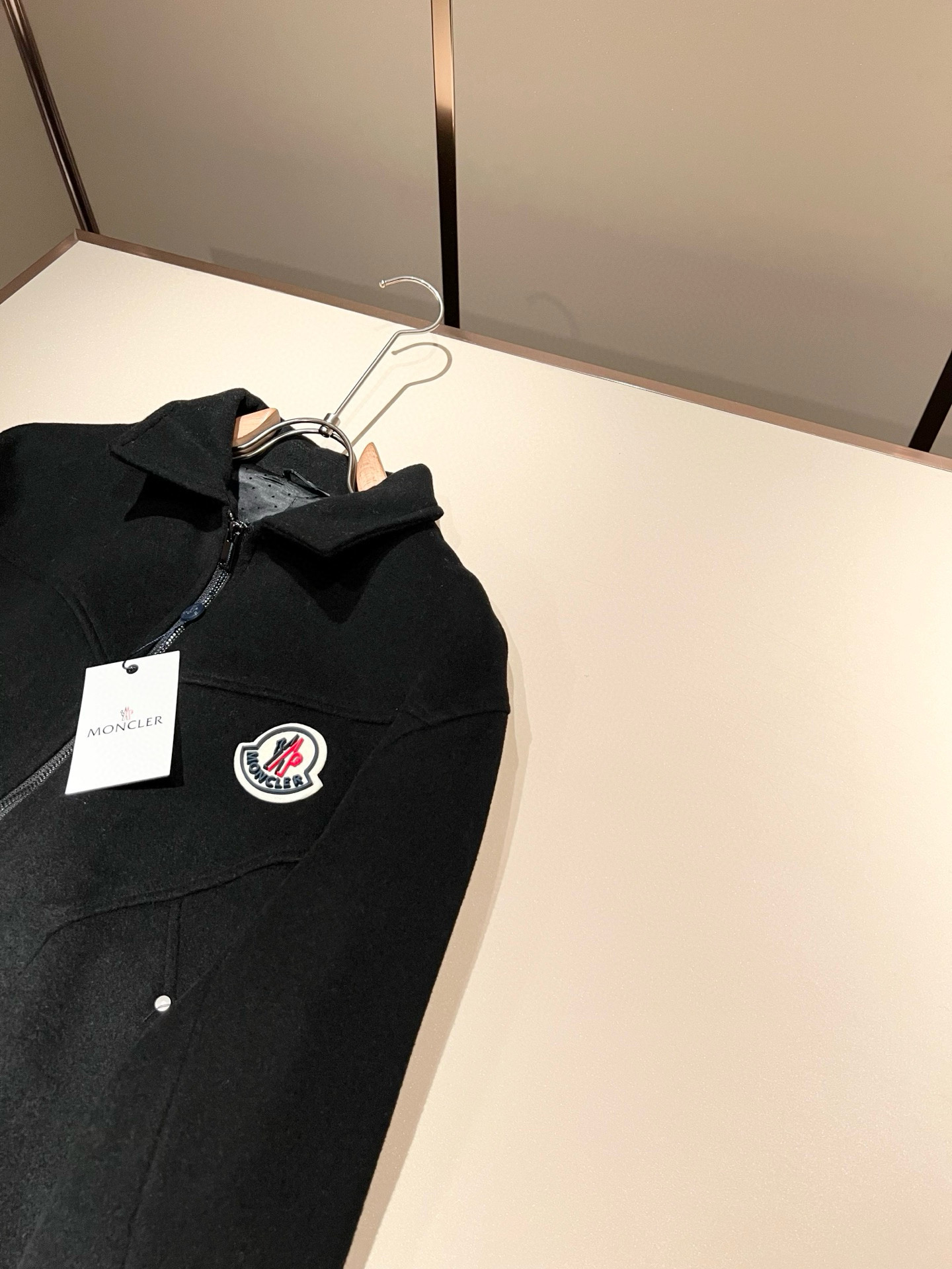 【⚠️🌾退换】Monc*ler蒙*口 2025秋冬经典羊毛呢外套，都市时尚休闲款！面料超软面料帅酷爆款夹