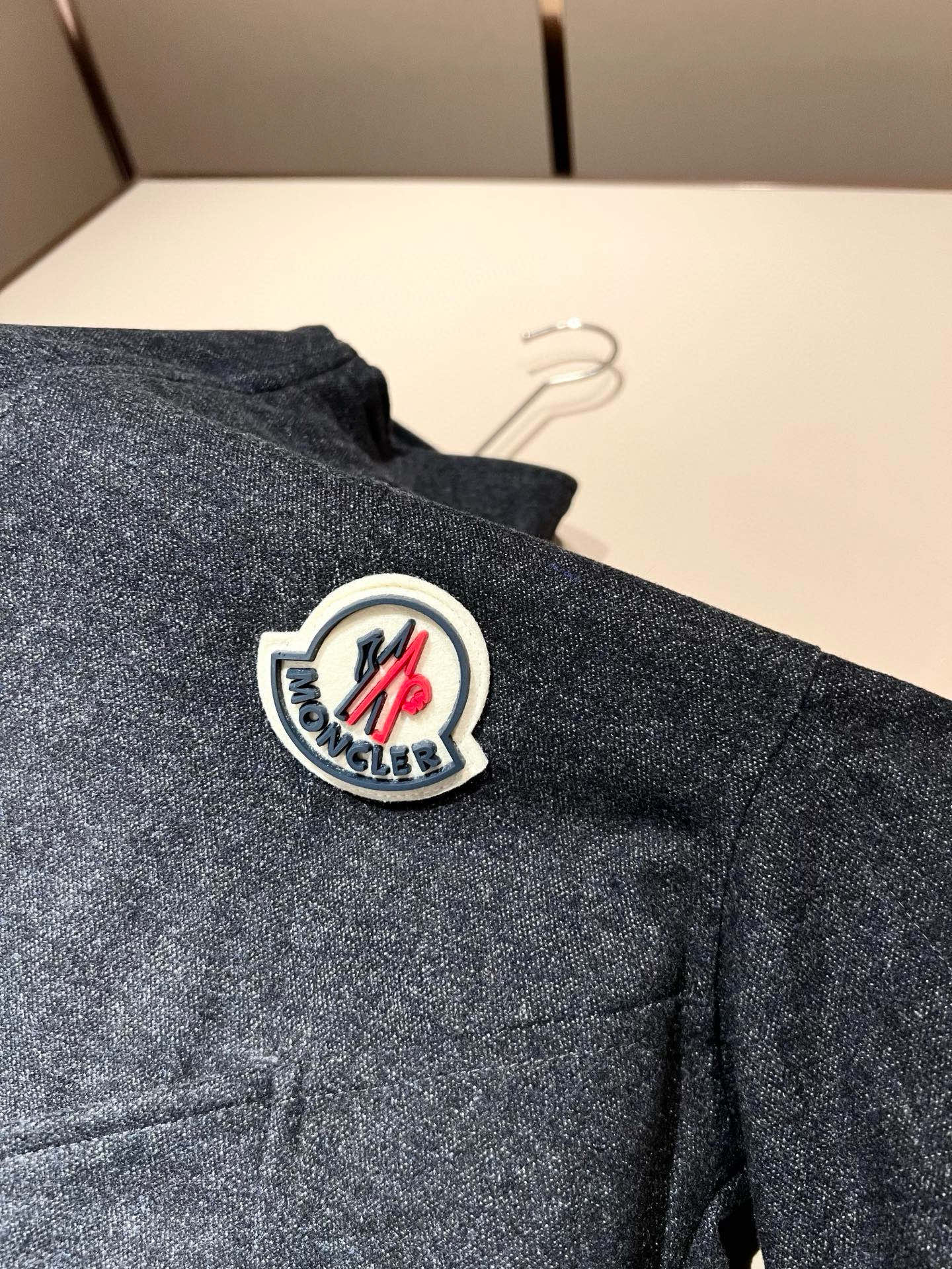 【⚠️🌾退换】Monc*ler蒙*口 2025秋冬经典羊毛呢外套，都市时尚休闲款！面料超软面料帅酷爆款夹