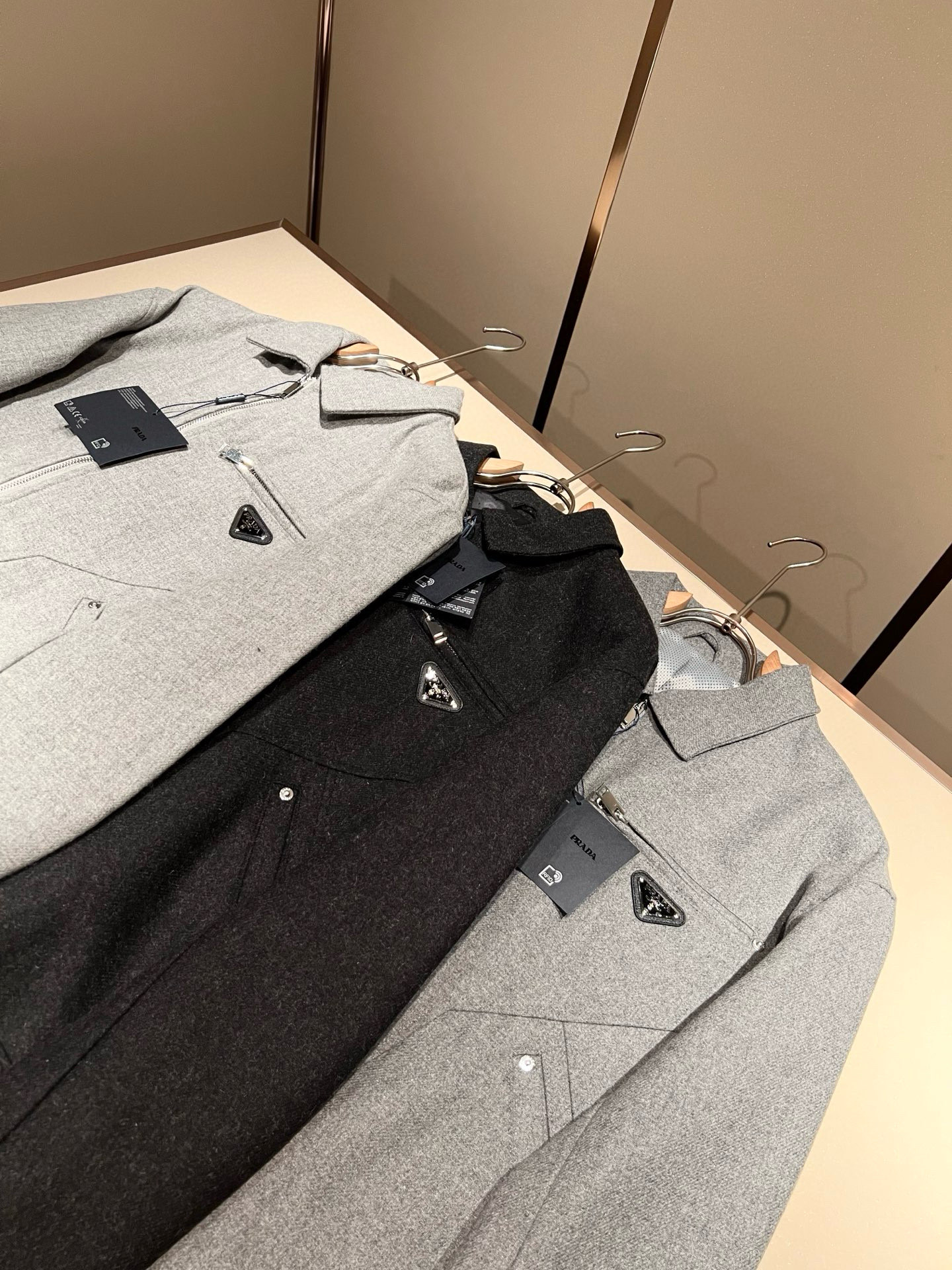 【⚠️🌾退换】PRAD*A普*达 2025秋冬休闲羊毛呢夹克外套，最新时尚休闲西服套装，贸易公司渠道稀出