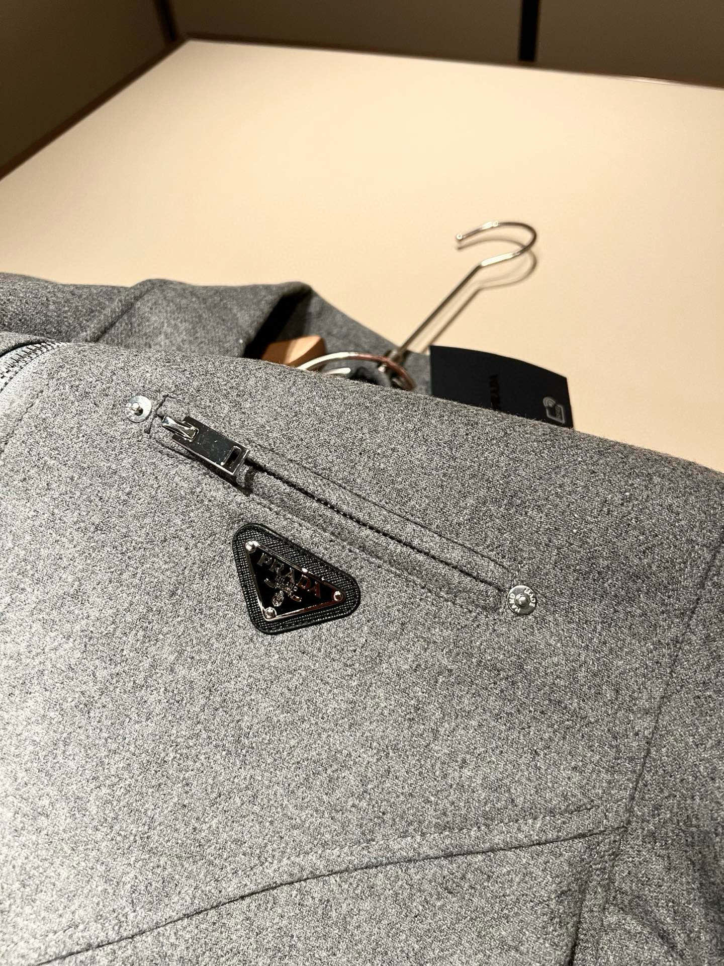 【⚠️🌾退换】PRAD*A普*达 2025秋冬休闲羊毛呢夹克外套，最新时尚休闲西服套装，贸易公司渠道稀出