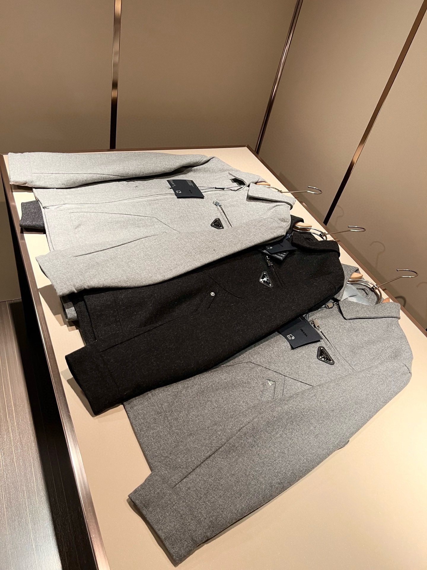 【⚠️🌾退换】PRAD*A普*达 2025秋冬休闲羊毛呢夹克外套，最新时尚休闲西服套装，贸易公司渠道稀出