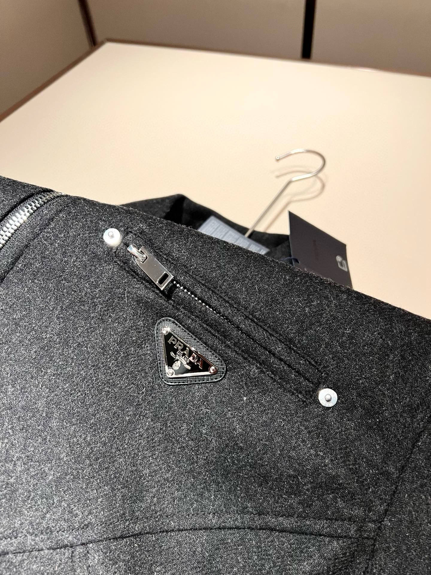 【⚠️🌾退换】PRAD*A普*达 2025秋冬休闲羊毛呢夹克外套，最新时尚休闲西服套装，贸易公司渠道稀出