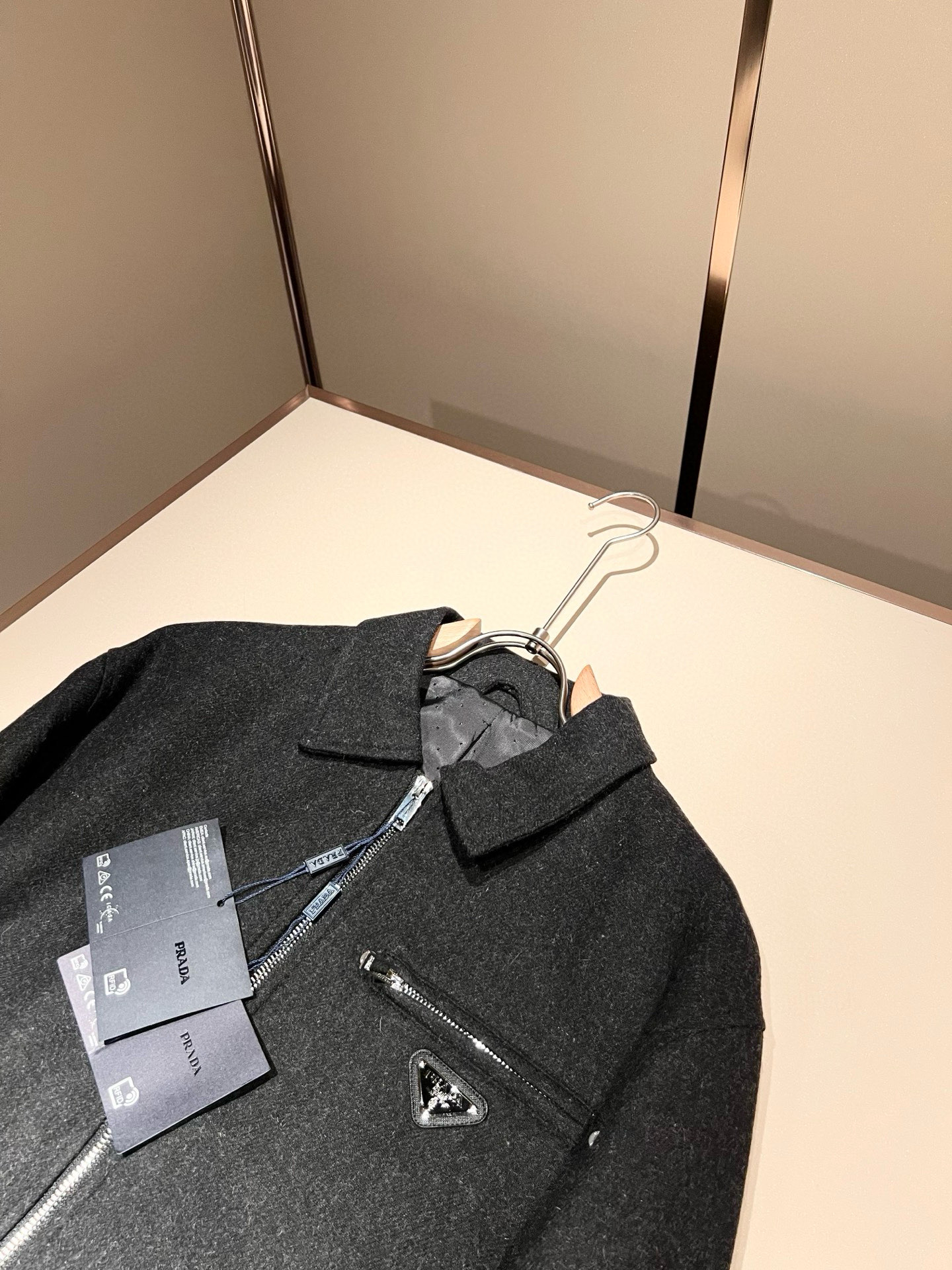 【⚠️🌾退换】PRAD*A普*达 2025秋冬休闲羊毛呢夹克外套，最新时尚休闲西服套装，贸易公司渠道稀出