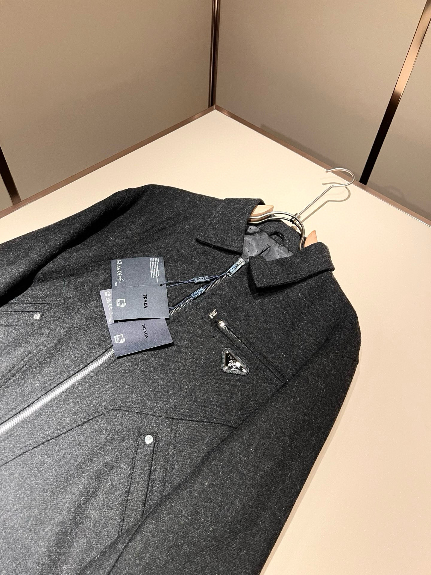 【⚠️🌾退换】PRAD*A普*达 2025秋冬休闲羊毛呢夹克外套，最新时尚休闲西服套装，贸易公司渠道稀出