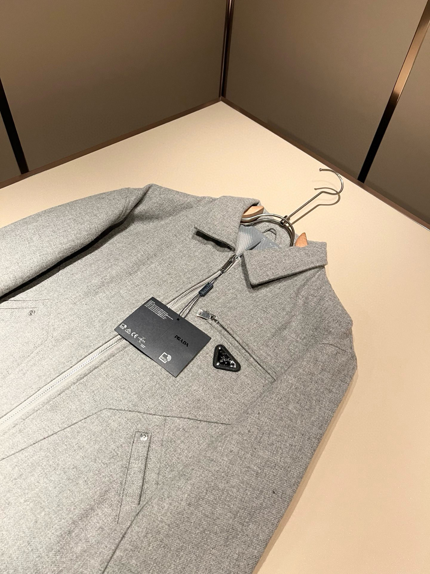 【⚠️🌾退换】PRAD*A普*达 2025秋冬休闲羊毛呢夹克外套，最新时尚休闲西服套装，贸易公司渠道稀出