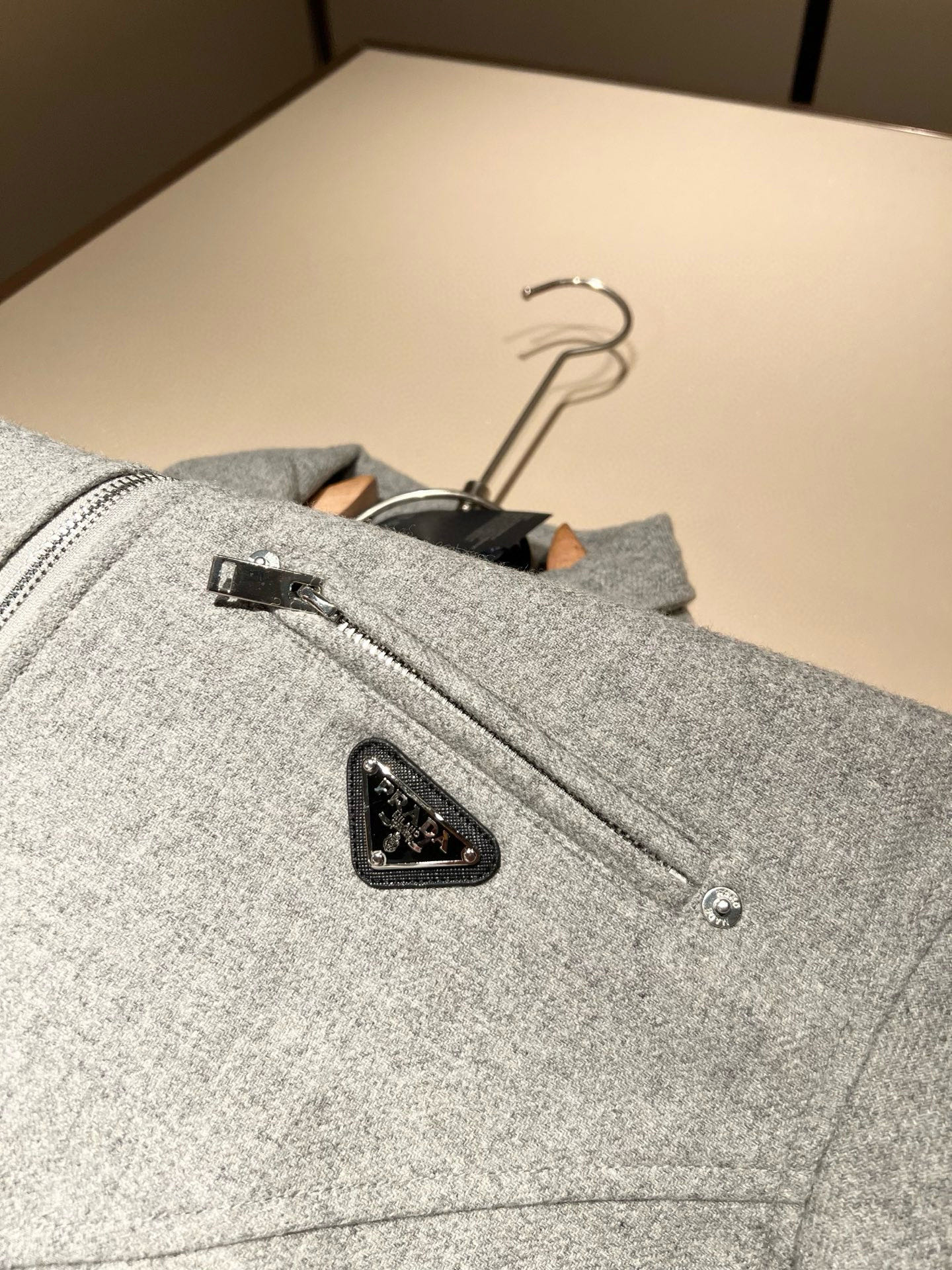 【⚠️🌾退换】PRAD*A普*达 2025秋冬休闲羊毛呢夹克外套，最新时尚休闲西服套装，贸易公司渠道稀出