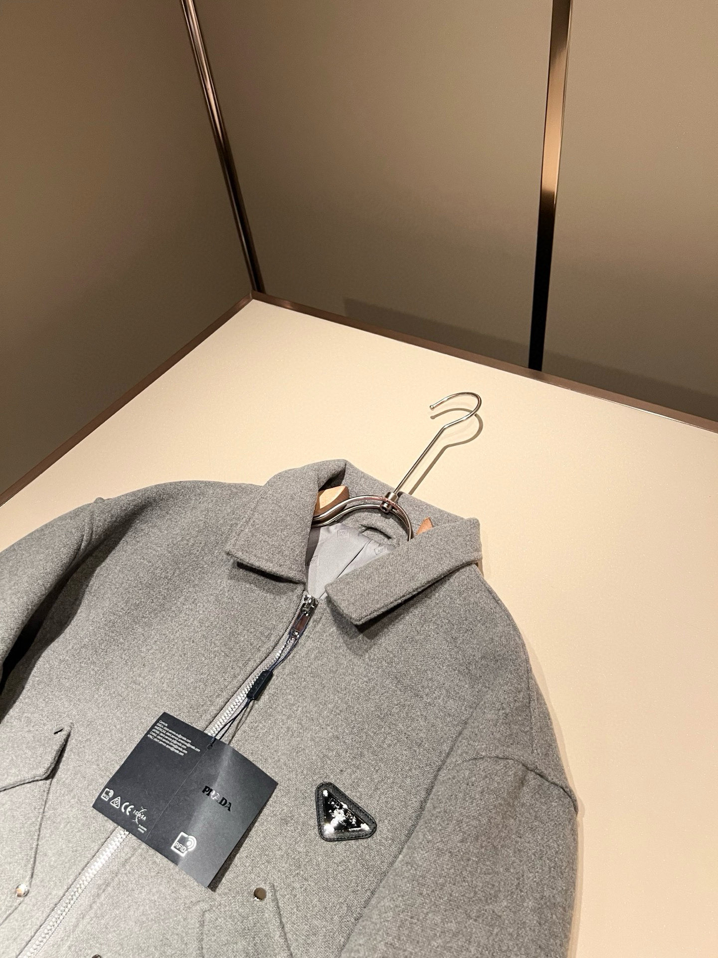 【⚠️🌾退换】PRAD*A普*达 2025秋冬休闲羊毛呢夹克外套，最新时尚休闲西服套装，贸易公司渠道稀出