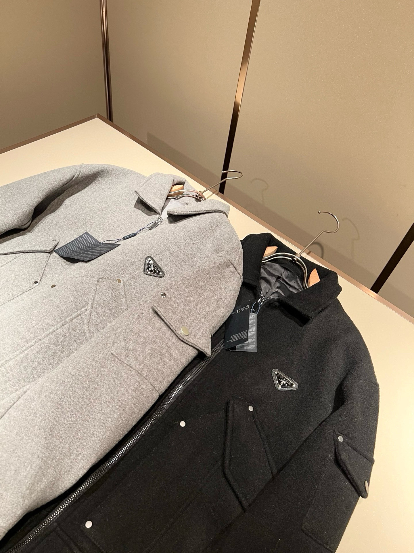 【⚠️🌾退换】PRAD*A普*达 2025秋冬休闲羊毛呢夹克外套，最新时尚休闲西服套装，贸易公司渠道稀出