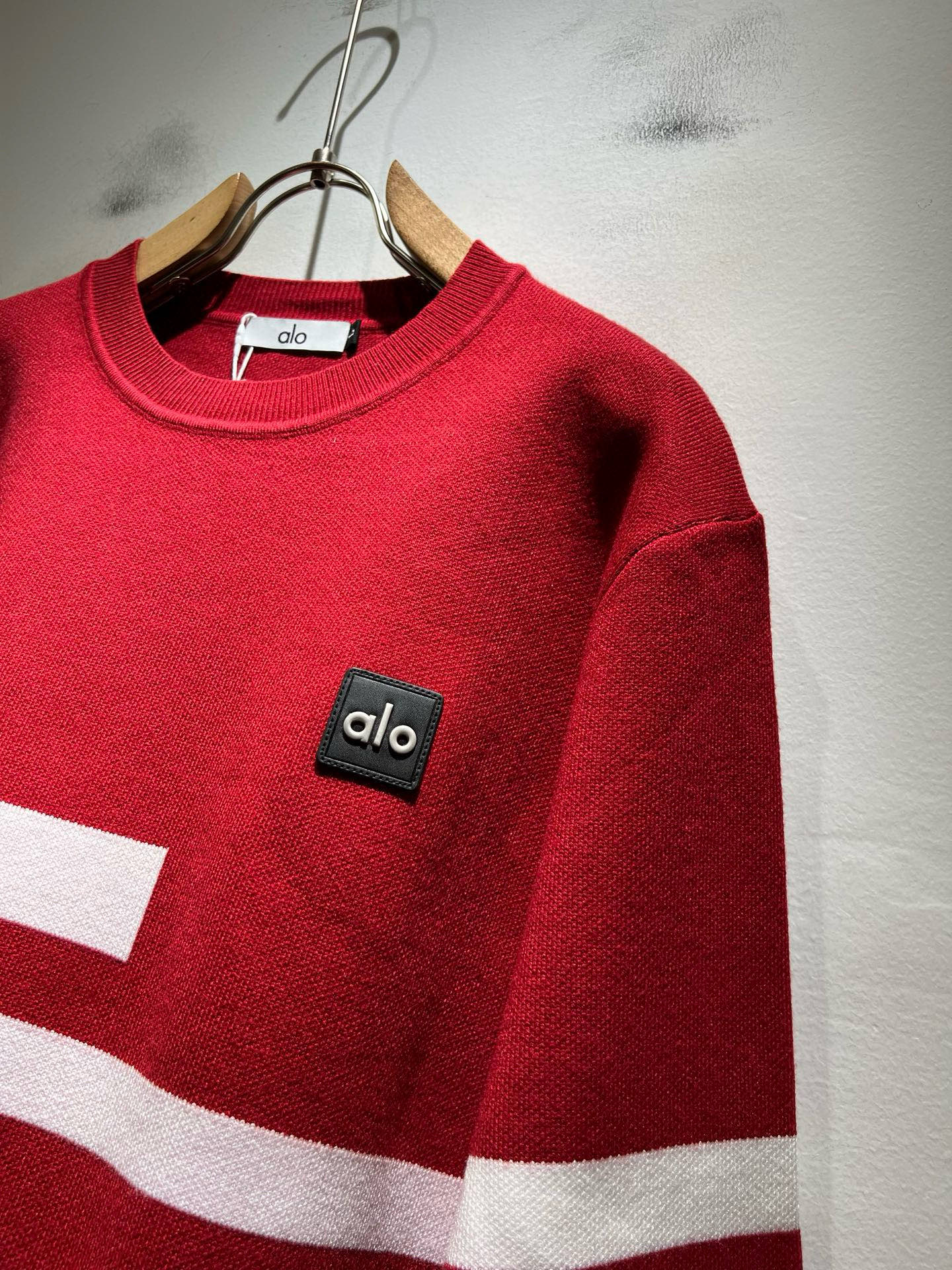 【⚠️🌾退换】Alo ⚠️节日款系列！♥️2025秋冬新款针织羊毛衫，🎄🎄🎄 ⚠️圣诞红今年的专柜新品，