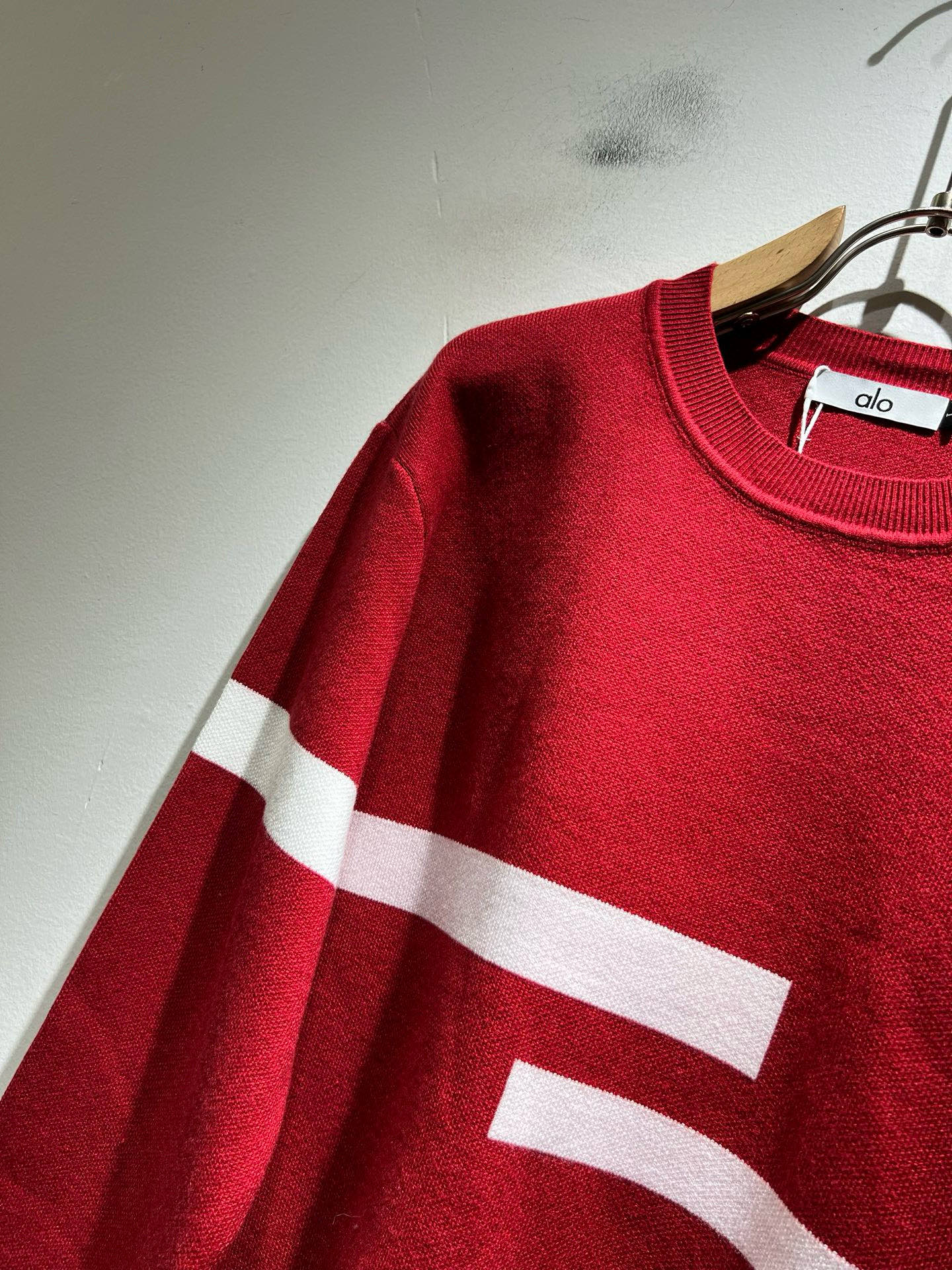 【⚠️🌾退换】Alo ⚠️节日款系列！♥️2025秋冬新款针织羊毛衫，🎄🎄🎄 ⚠️圣诞红今年的专柜新品，