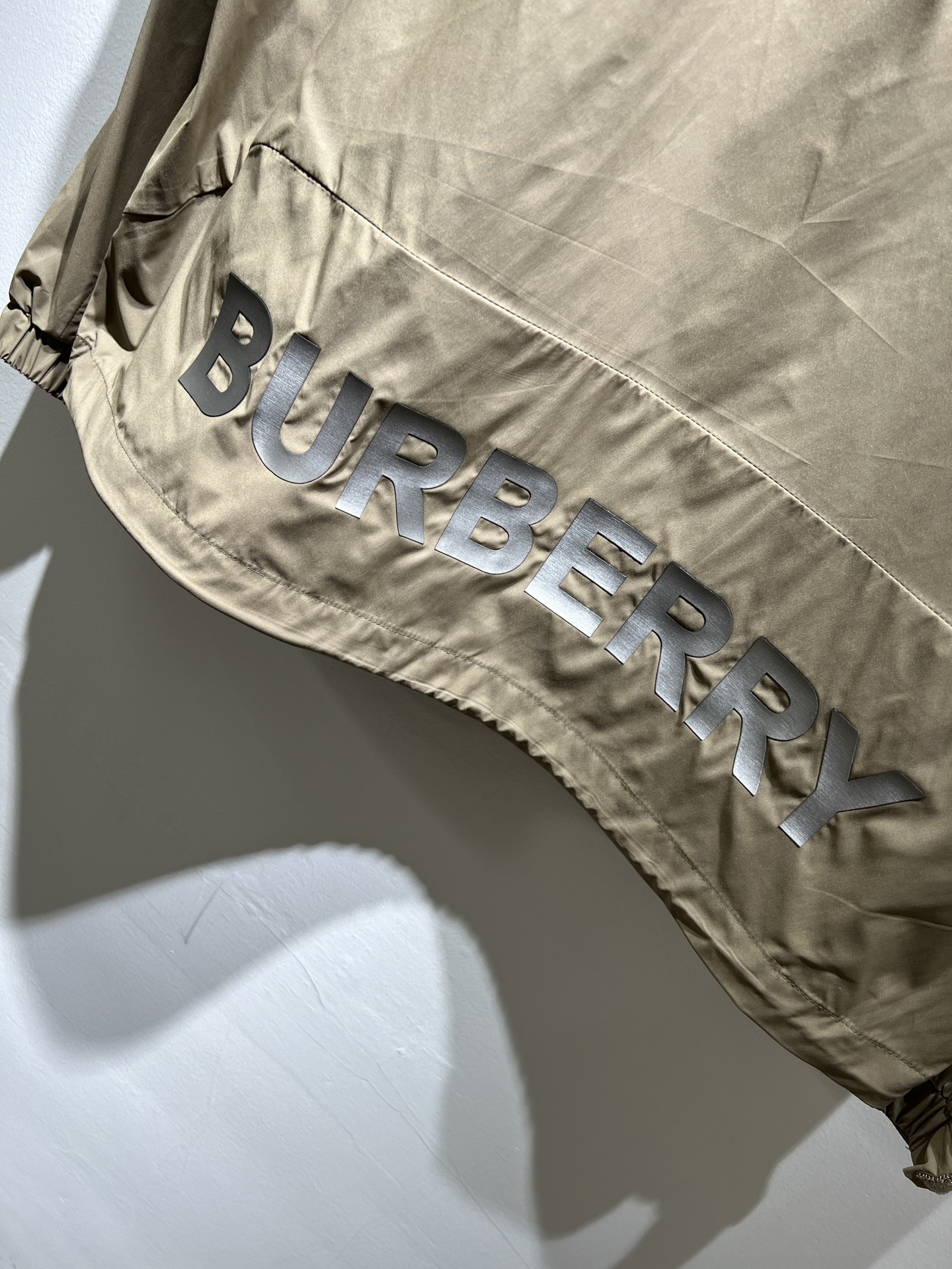 【⚠️🌾退换】BURBER*Y巴*莉2025秋冬新品马甲夹克外套重磅来袭，最近比较火热的环保聚酯纤维面料