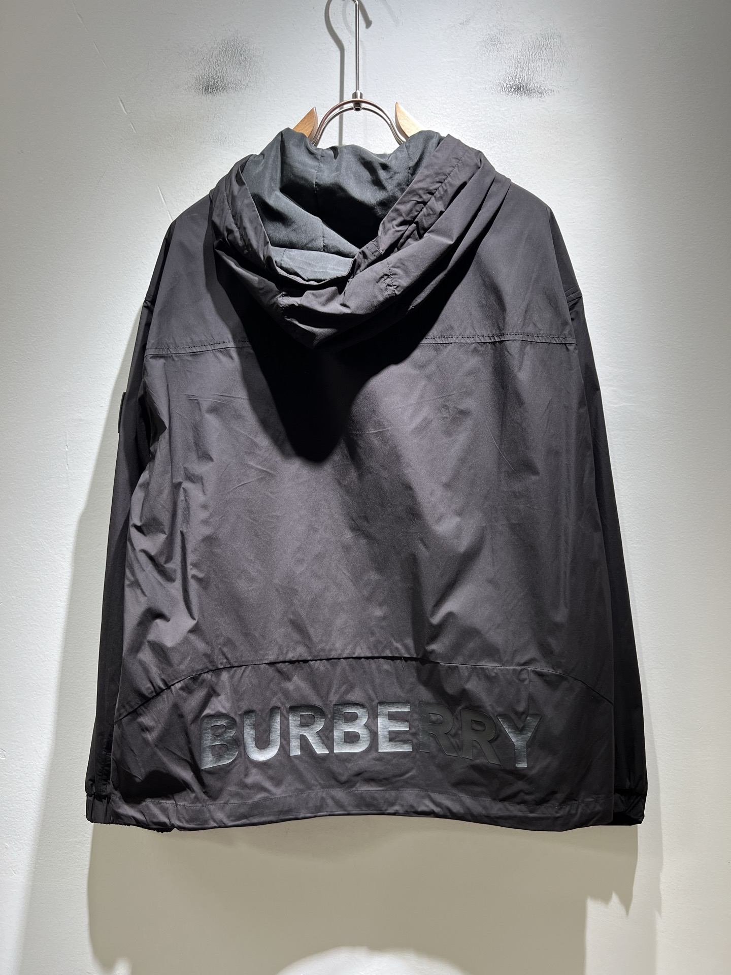 【⚠️🌾退换】BURBER*Y巴*莉2025秋冬新品马甲夹克外套重磅来袭，最近比较火热的环保聚酯纤维面料