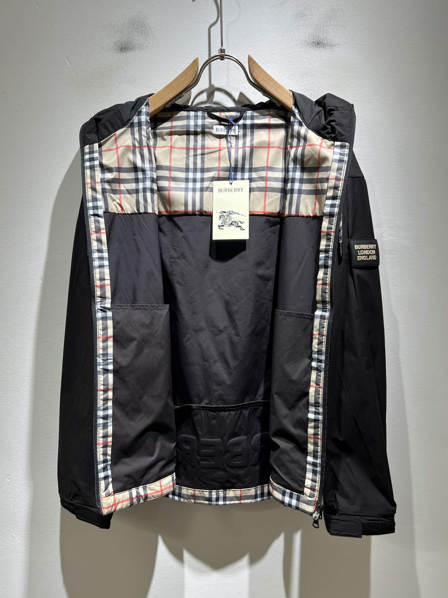 【⚠️🌾退换】BURBER*Y巴*莉2025秋冬新品马甲夹克外套重磅来袭，最近比较火热的环保聚酯纤维面料