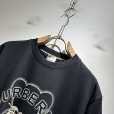 BURBER*Y巴*莉2026春夏新品短袖T恤,重磅来袭,最近比较火热的环保纯棉面料制作而成,高端户外运 BURBER*Y巴*莉2026春夏新品短袖T恤,重磅来袭,最近比较火热的环保纯棉面料制作而成,高端户外运