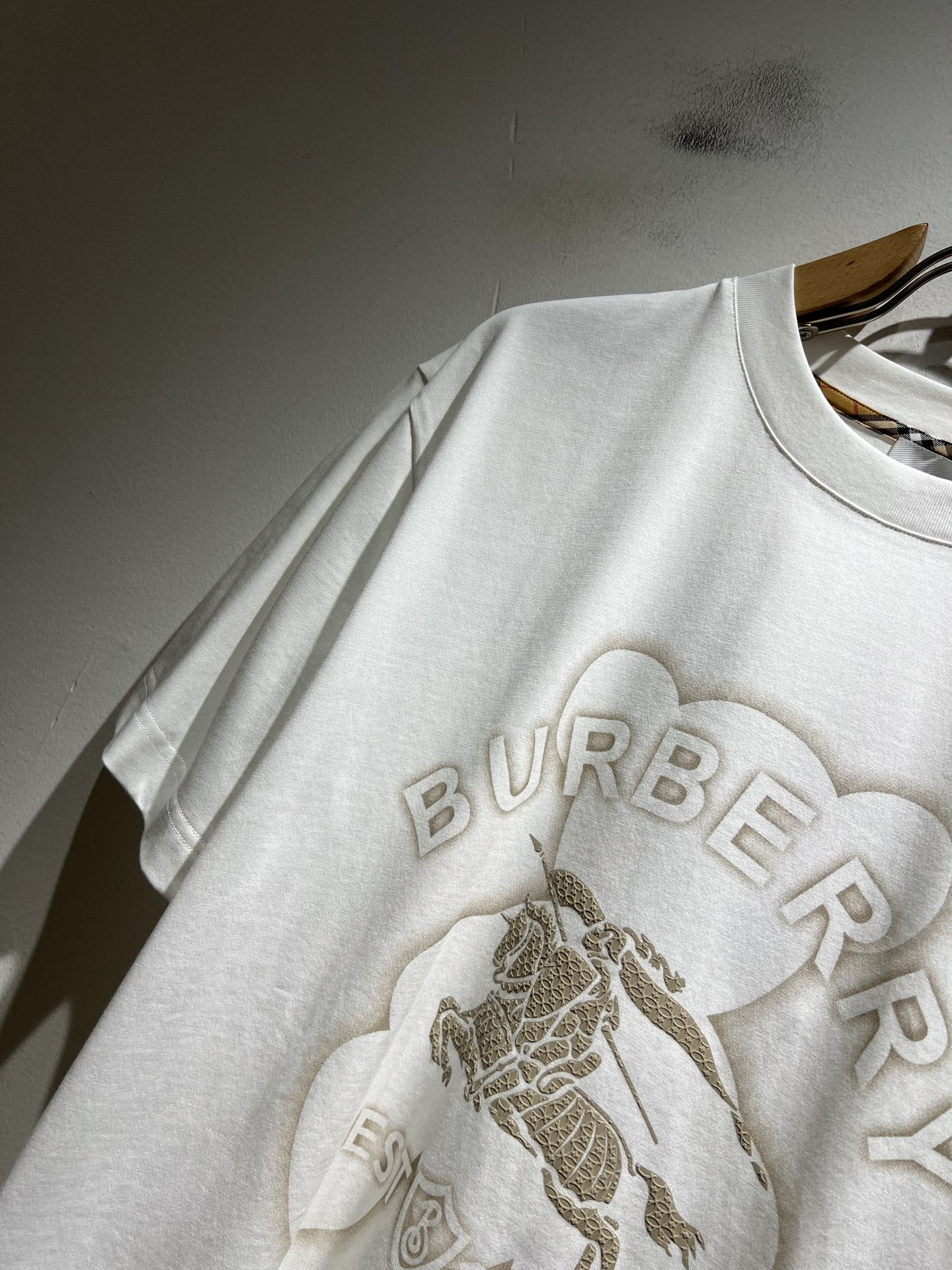 BURBER*Y巴*莉2026春夏新品短袖T恤，重磅来袭，最近比较火热的环保纯棉面料制作而成，高端户外运
