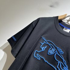 BURBER*Y巴*莉2026春夏新品短袖T恤,重磅来袭,最近比较火热的环保纯棉面料制作而成,高端户外运 BURBER*Y巴*莉2026春夏新品短袖T恤,重磅来袭,最近比较火热的环保纯棉面料制作而成,高端户外运
