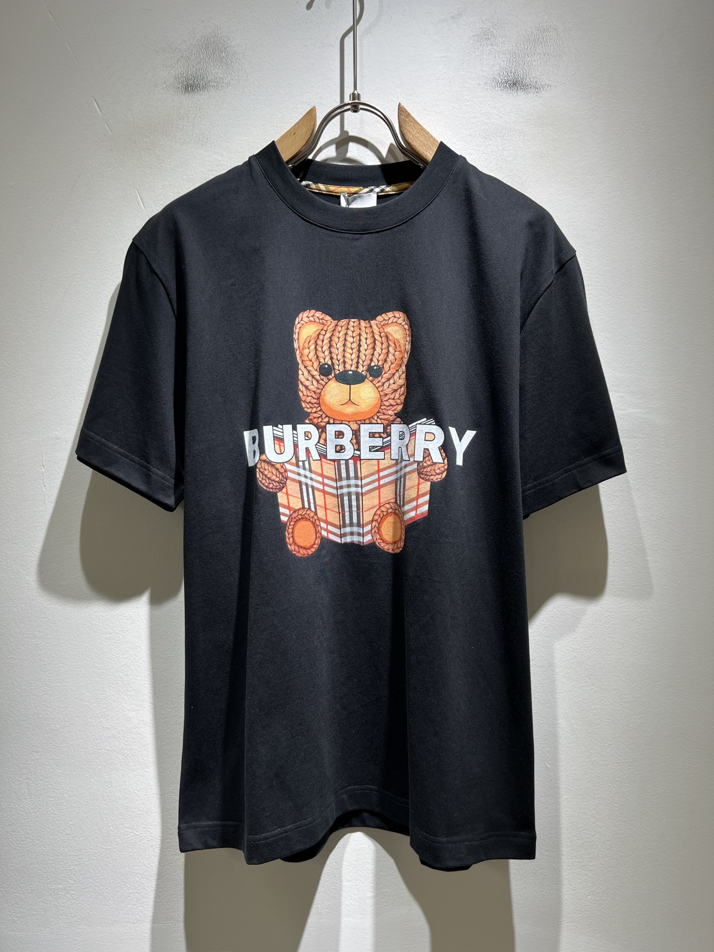 BURBER*Y巴*莉2026春夏新品短袖T恤，重磅来袭，最近比较火热的环保纯棉面料制作而成，高端户外运