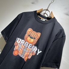 BURBER*Y巴*莉2026春夏新品短袖T恤,重磅来袭,最近比较火热的环保纯棉面料制作而成,高端户外运 BURBER*Y巴*莉2026春夏新品短袖T恤,重磅来袭,最近比较火热的环保纯棉面料制作而成,高端户外运