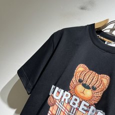 BURBER*Y巴*莉2026春夏新品短袖T恤,重磅来袭,最近比较火热的环保纯棉面料制作而成,高端户外运 BURBER*Y巴*莉2026春夏新品短袖T恤,重磅来袭,最近比较火热的环保纯棉面料制作而成,高端户外运