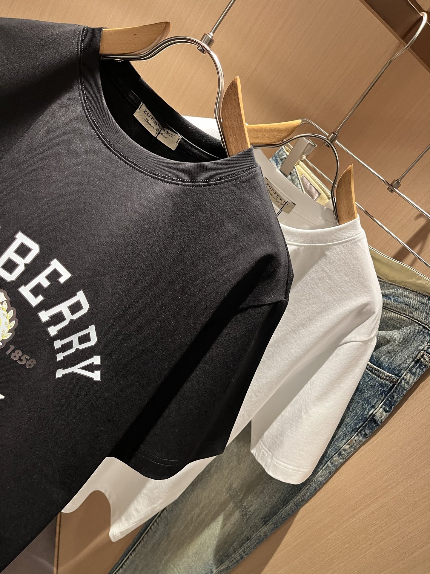 BURBER*Y巴*莉2026春夏新品短袖T恤，重磅来袭，最近比较火热的环保纯棉面料制作而成，高端户外运