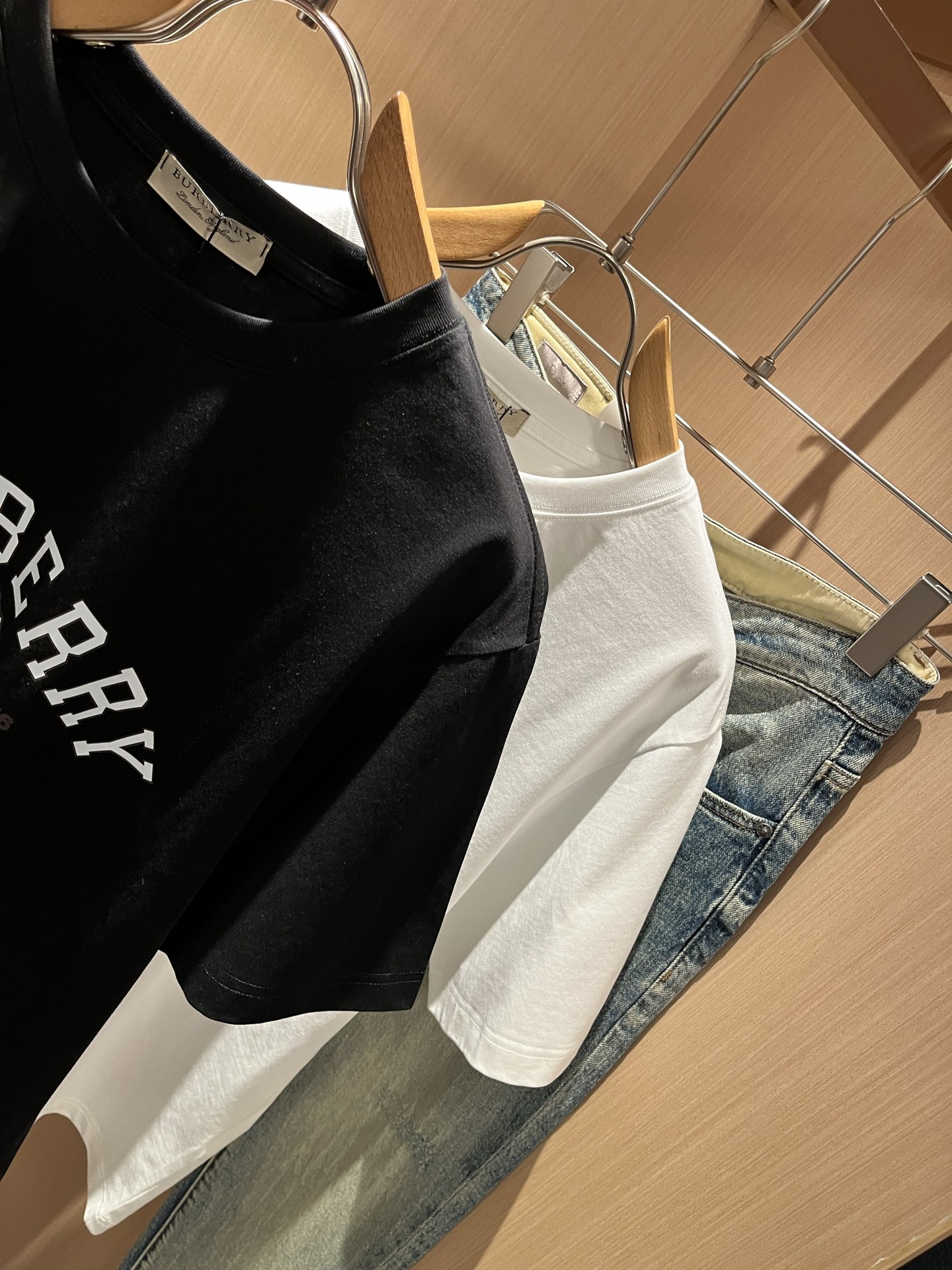 BURBER*Y巴*莉2026春夏新品短袖T恤，重磅来袭，最近比较火热的环保纯棉面料制作而成，高端户外运