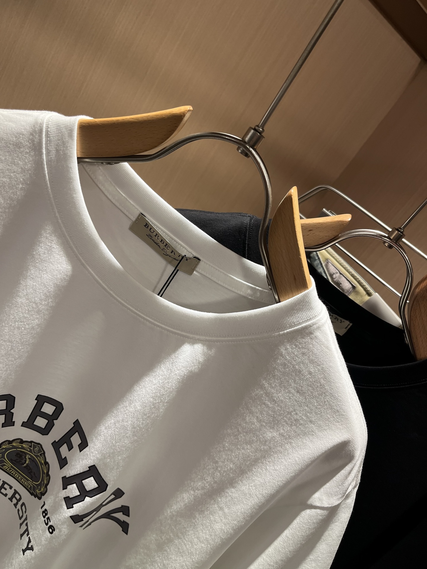 BURBER*Y巴*莉2026春夏新品短袖T恤，重磅来袭，最近比较火热的环保纯棉面料制作而成，高端户外运