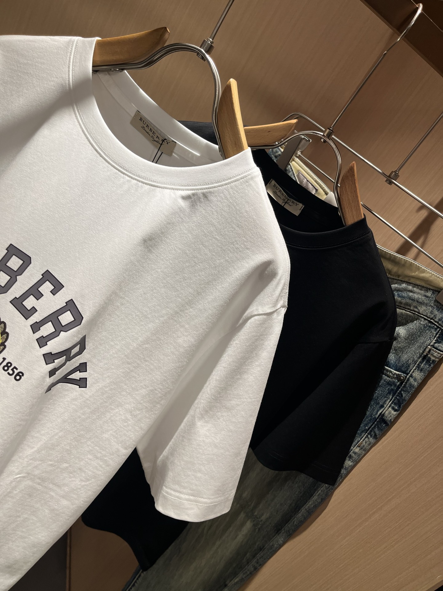 BURBER*Y巴*莉2026春夏新品短袖T恤，重磅来袭，最近比较火热的环保纯棉面料制作而成，高端户外运