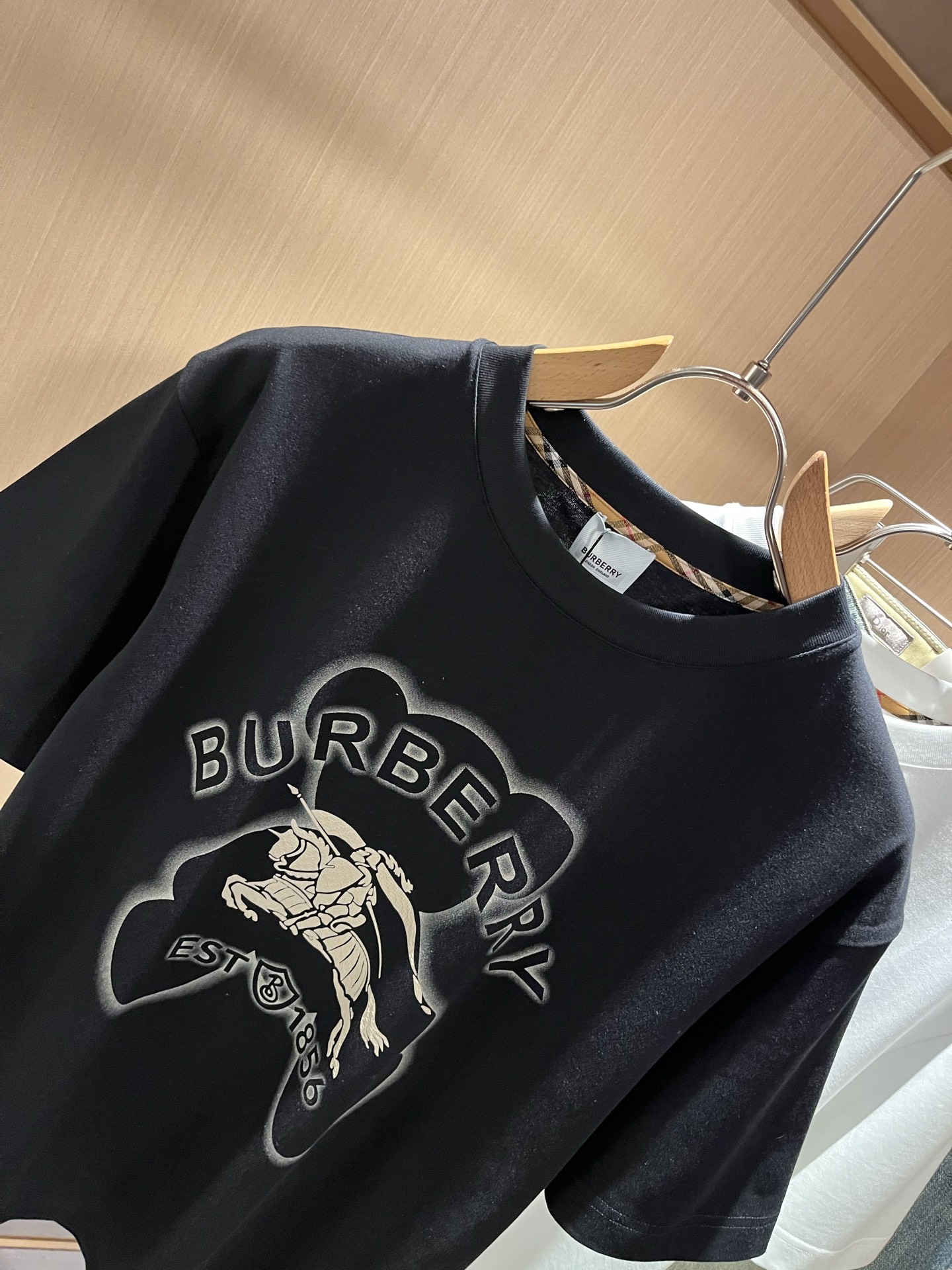 BURBER*Y巴*莉2026春夏新品短袖T恤，重磅来袭，最近比较火热的环保纯棉面料制作而成，高端户外运