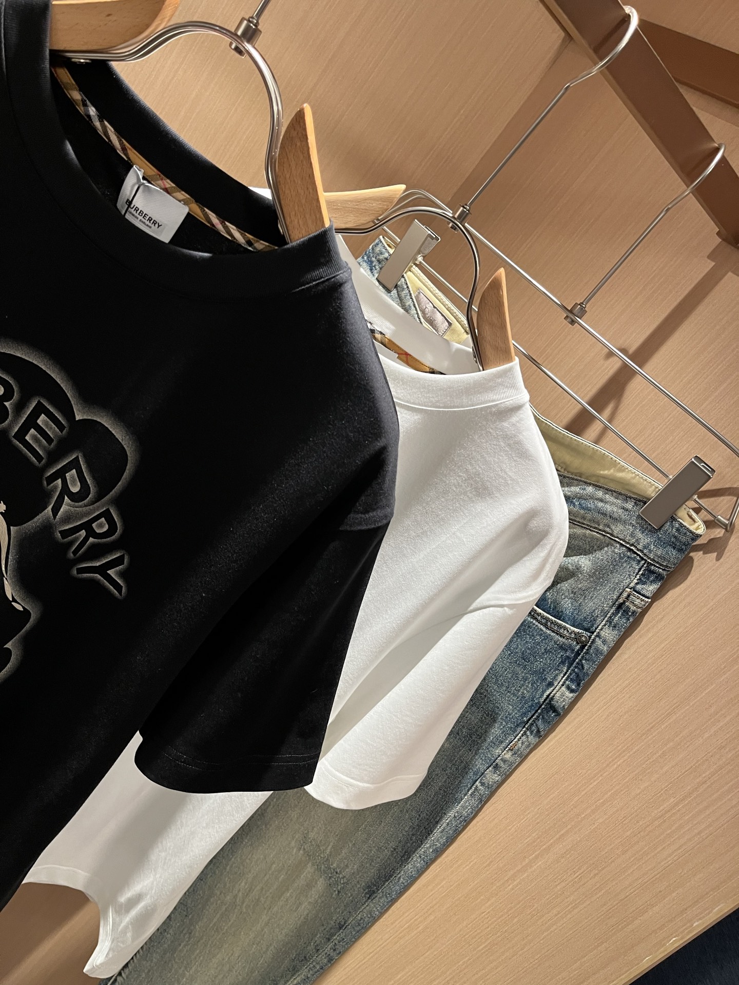 BURBER*Y巴*莉2026春夏新品短袖T恤，重磅来袭，最近比较火热的环保纯棉面料制作而成，高端户外运