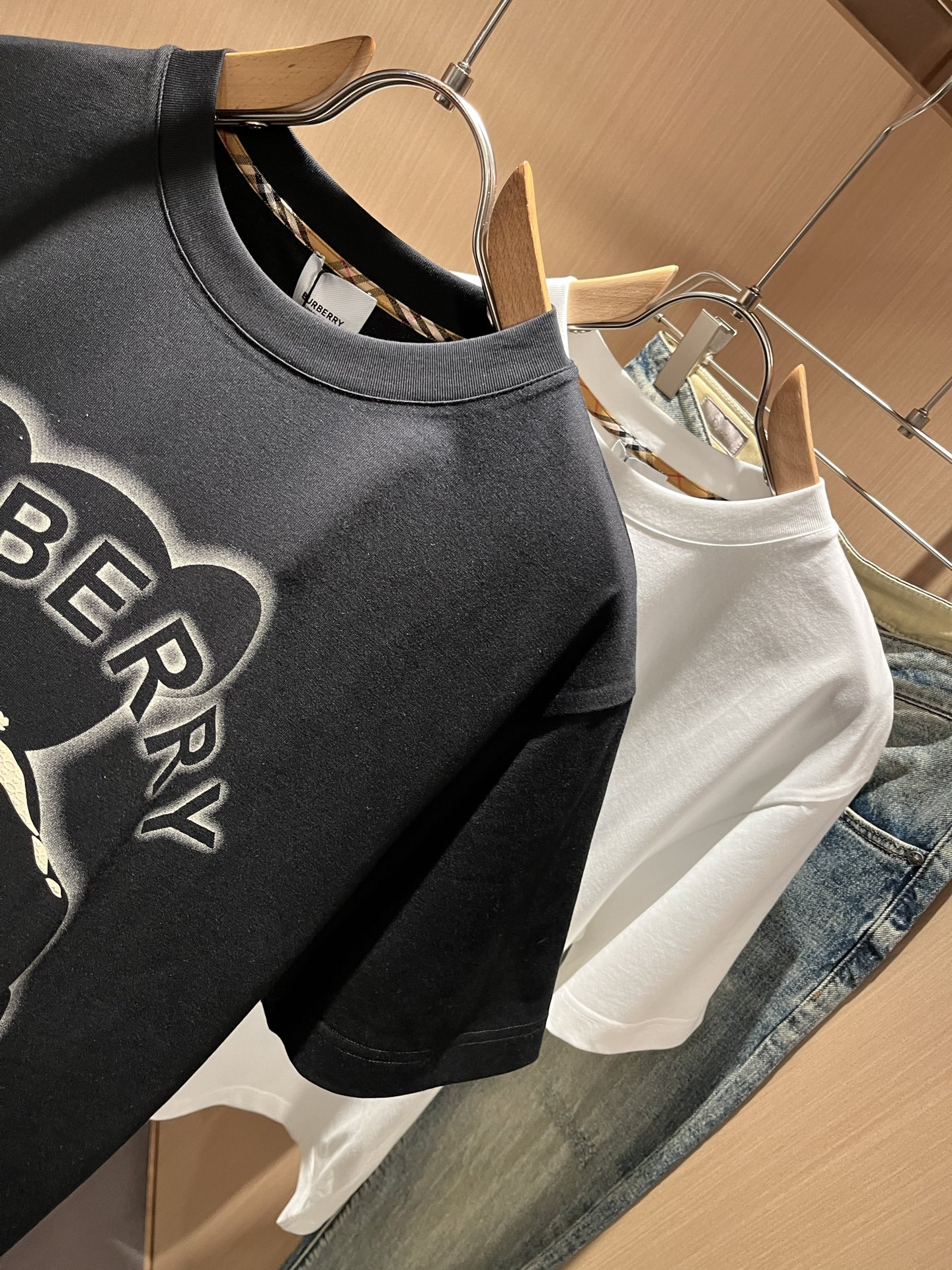 BURBER*Y巴*莉2026春夏新品短袖T恤，重磅来袭，最近比较火热的环保纯棉面料制作而成，高端户外运