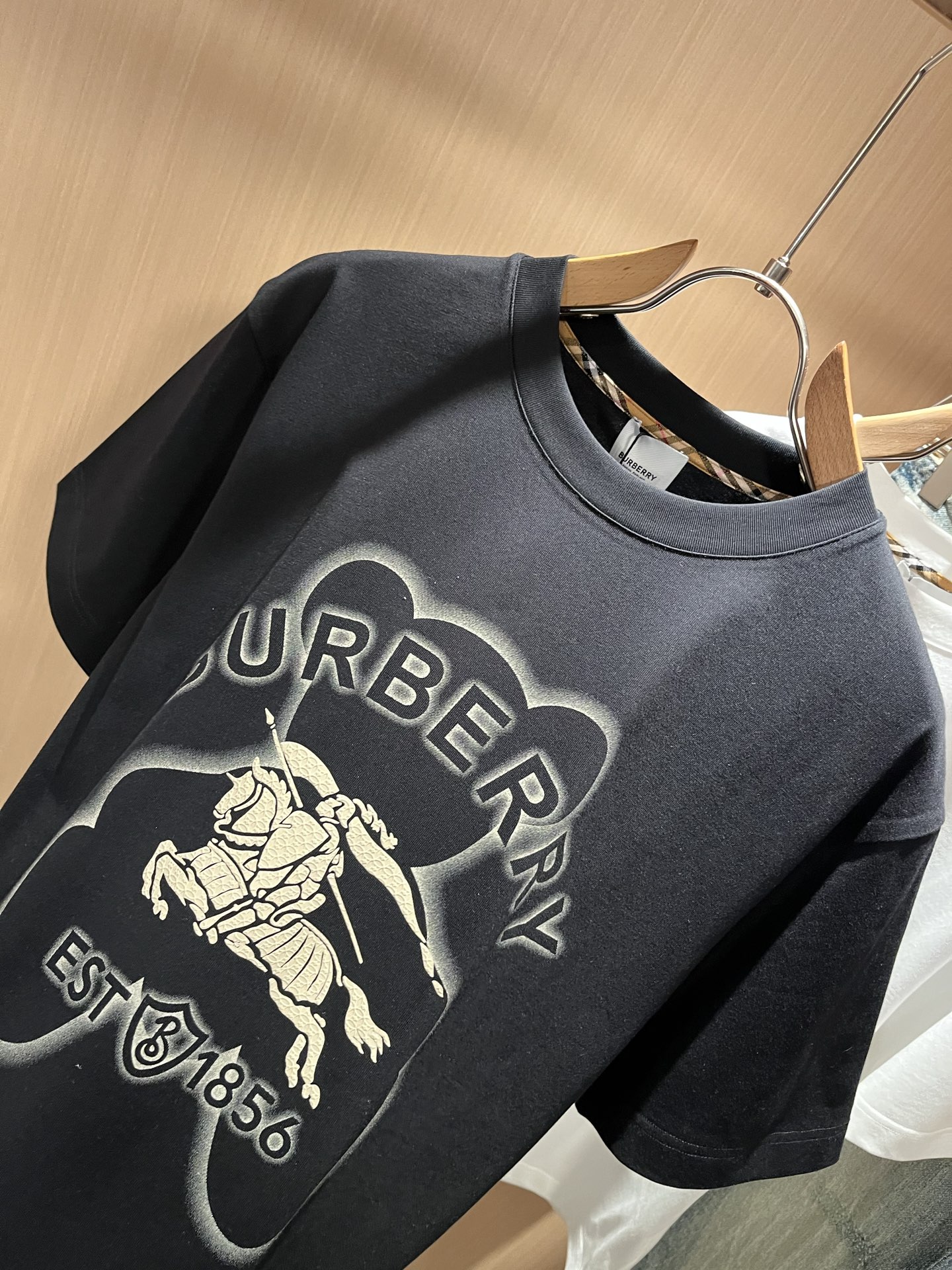 BURBER*Y巴*莉2026春夏新品短袖T恤，重磅来袭，最近比较火热的环保纯棉面料制作而成，高端户外运