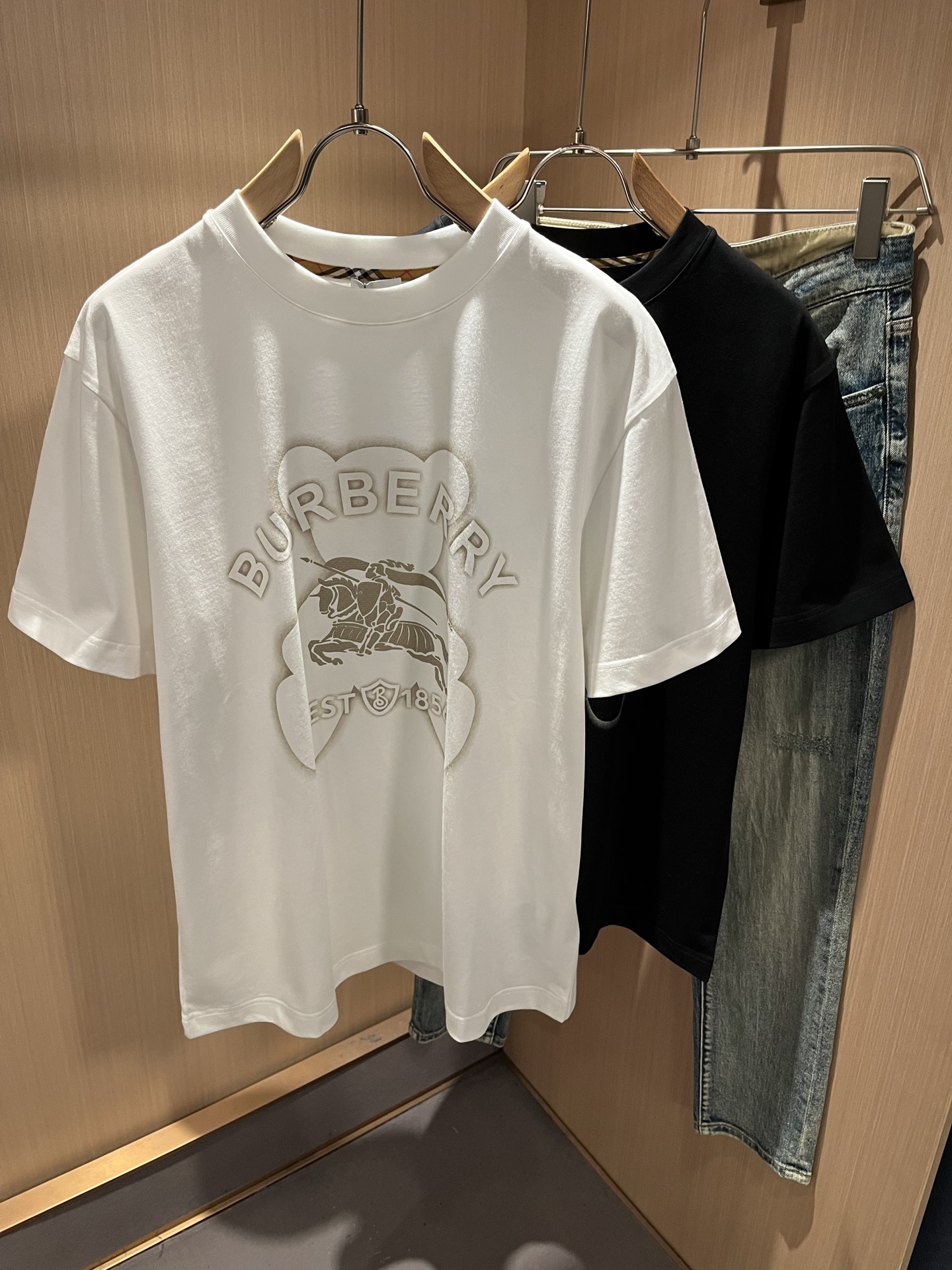 BURBER*Y巴*莉2026春夏新品短袖T恤，重磅来袭，最近比较火热的环保纯棉面料制作而成，高端户外运