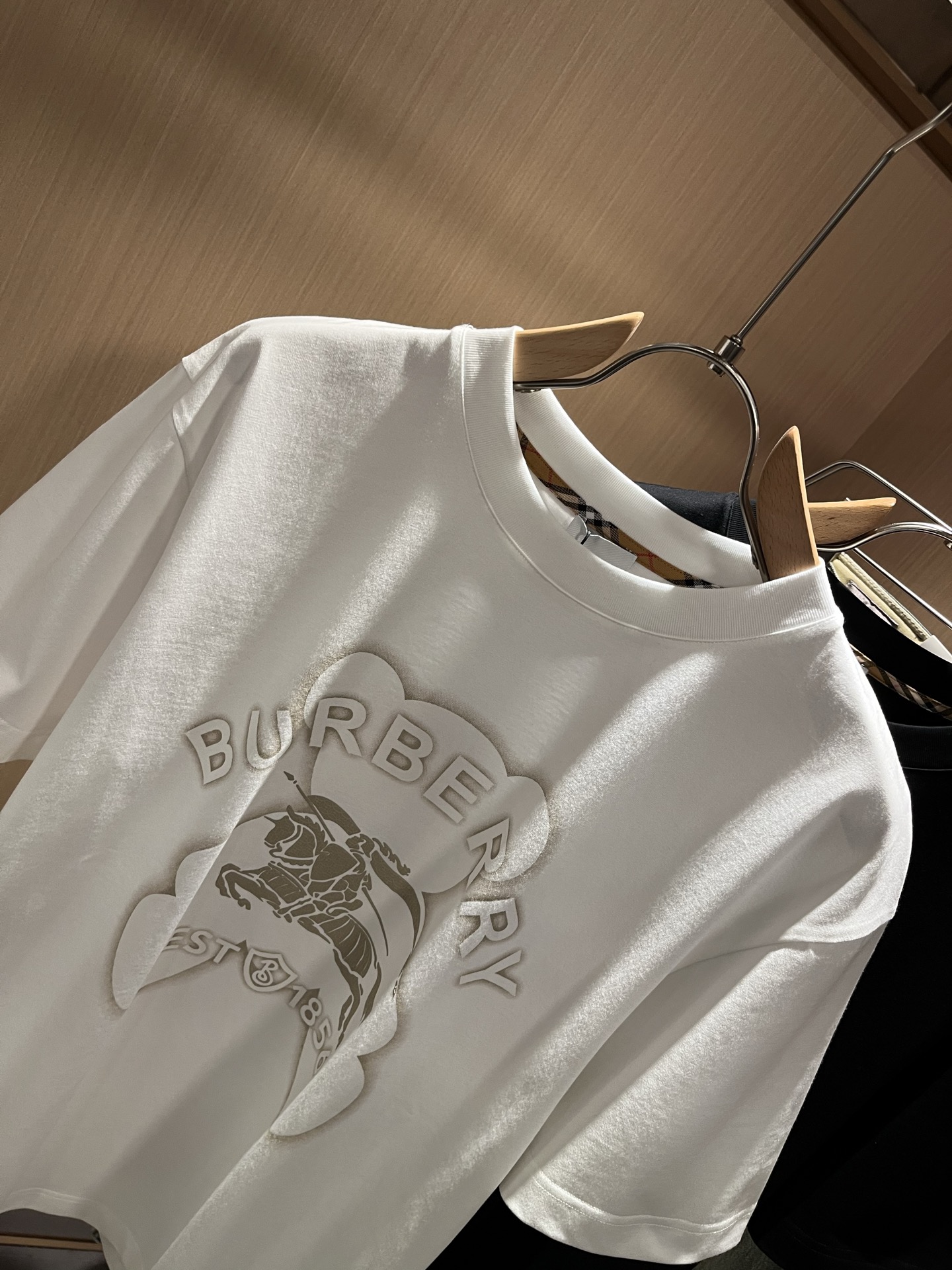 BURBER*Y巴*莉2026春夏新品短袖T恤，重磅来袭，最近比较火热的环保纯棉面料制作而成，高端户外运