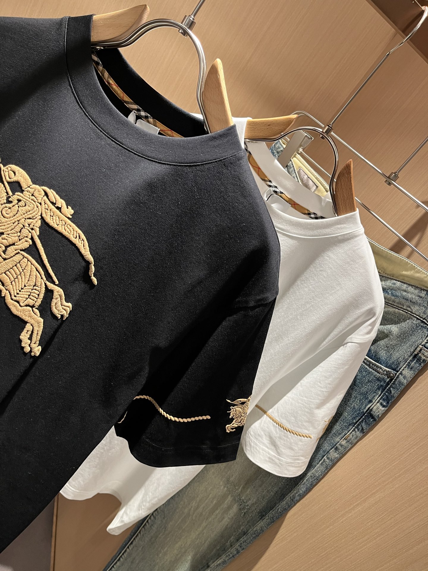 BURBER*Y巴*莉2026春夏新品短袖T恤，重磅来袭，最近比较火热的环保纯棉面料制作而成，高端户外运