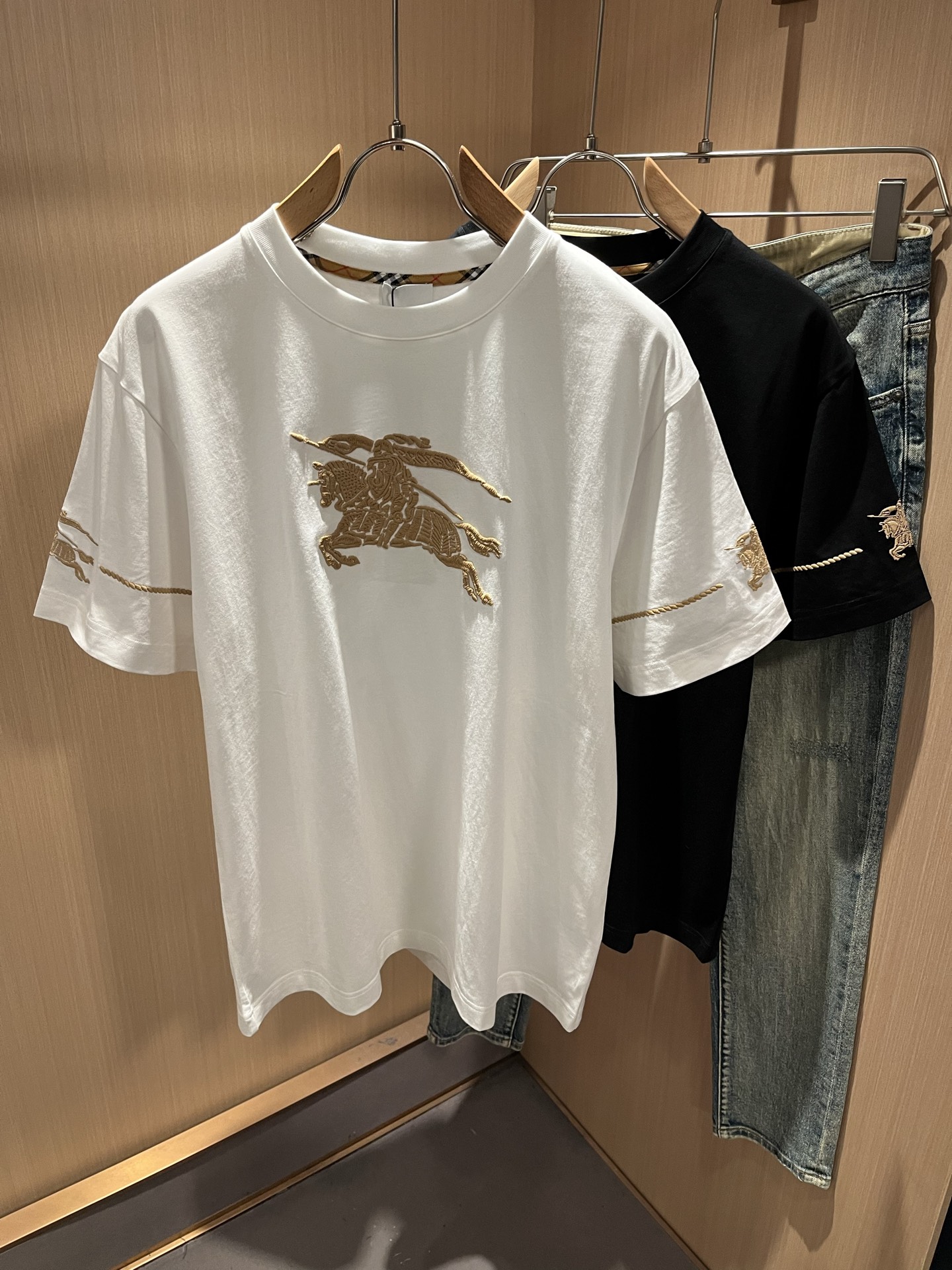 BURBER*Y巴*莉2026春夏新品短袖T恤，重磅来袭，最近比较火热的环保纯棉面料制作而成，高端户外运