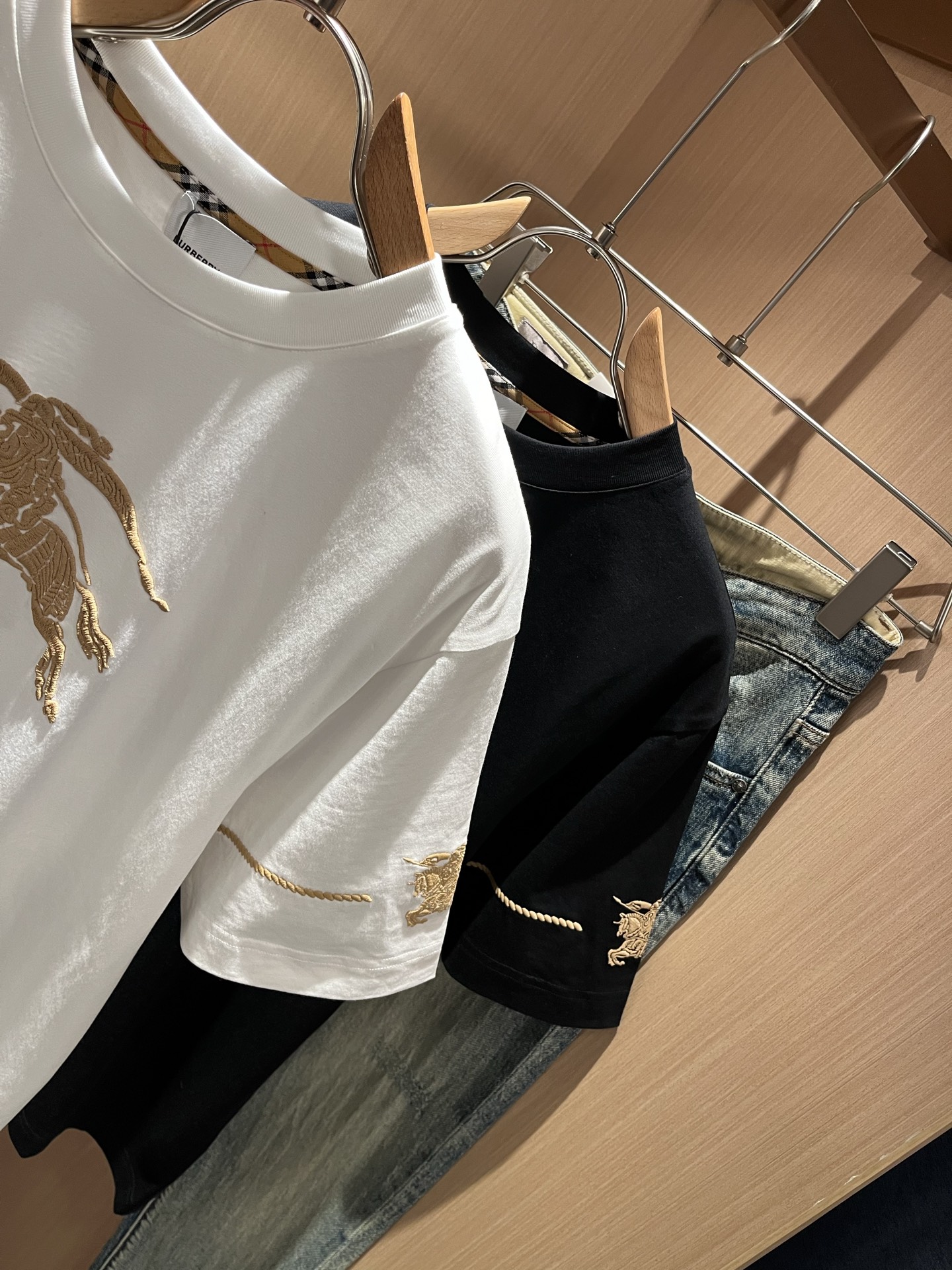 BURBER*Y巴*莉2026春夏新品短袖T恤，重磅来袭，最近比较火热的环保纯棉面料制作而成，高端户外运