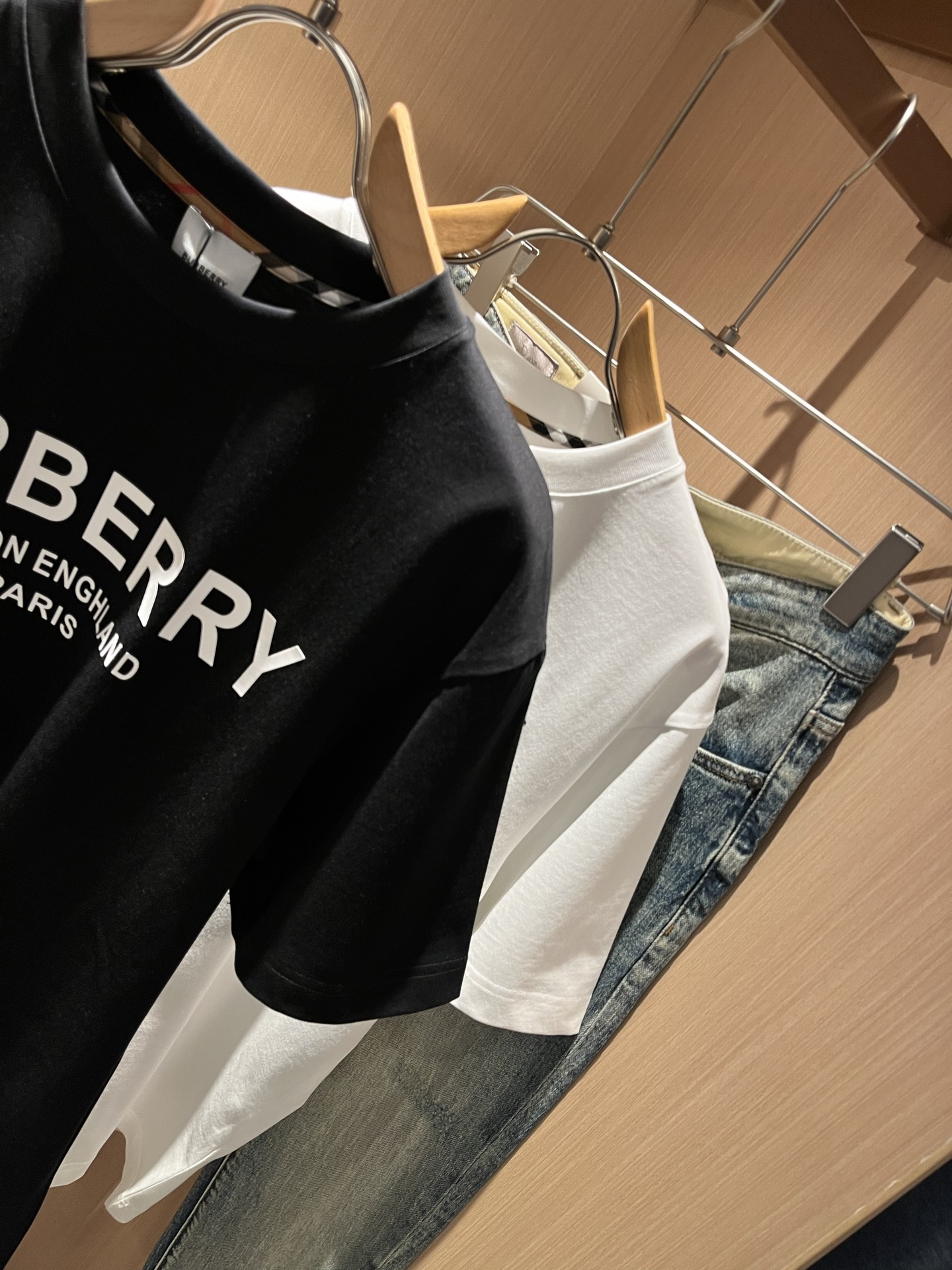 BURBER*Y巴*莉2026春夏新品短袖T恤，重磅来袭，最近比较火热的环保纯棉面料制作而成，高端户外运