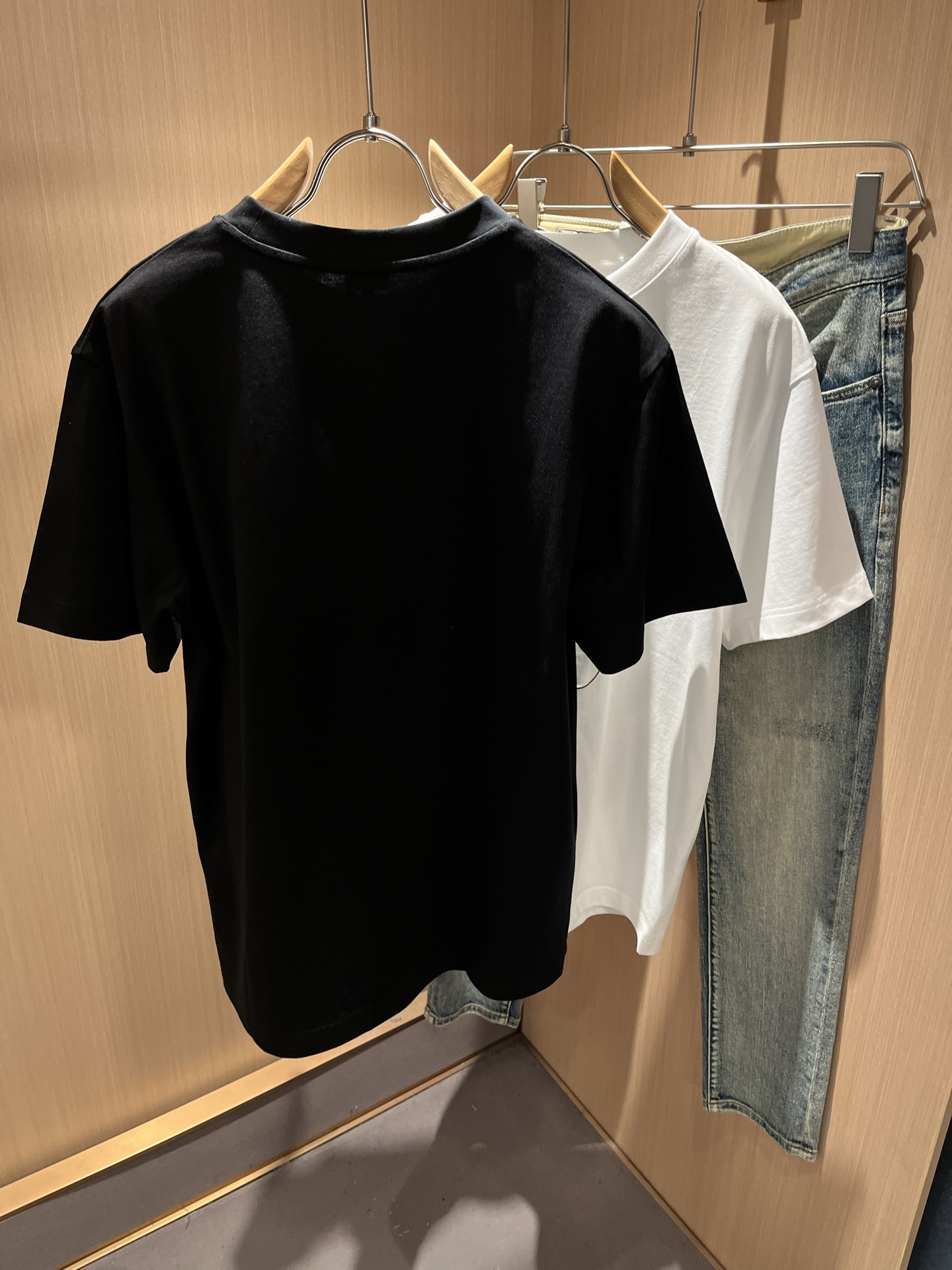 LOE*WE罗*威 2026春夏新款男女同款👫短袖T恤，意大利原厂订单渠道，极具个性高级风，标志logo