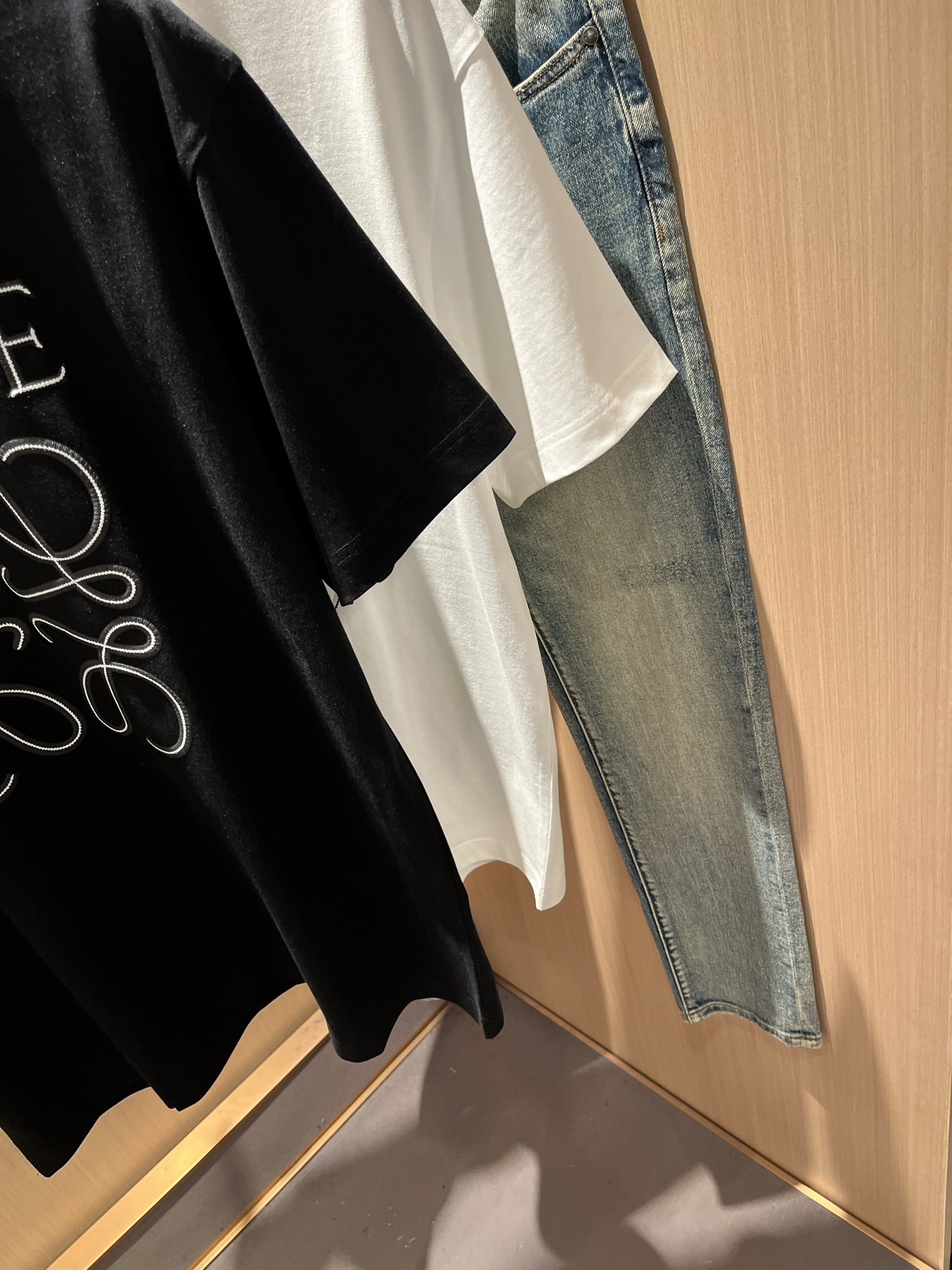 LOE*WE罗*威 2026春夏新款男女同款👫短袖T恤，意大利原厂订单渠道，极具个性高级风，标志logo