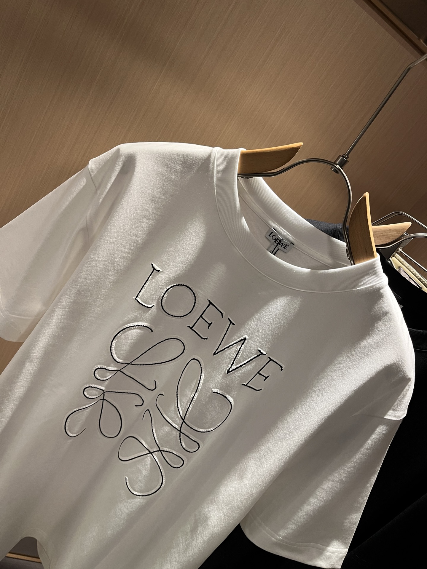 LOE*WE罗*威 2026春夏新款男女同款👫短袖T恤，意大利原厂订单渠道，极具个性高级风，标志logo