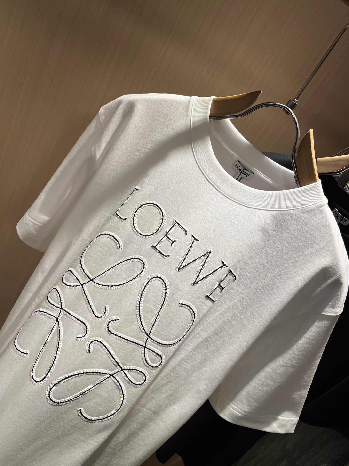 LOE*WE罗*威 2026春夏新款男女同款👫短袖T恤，意大利原厂订单渠道，极具个性高级风，标志logo
