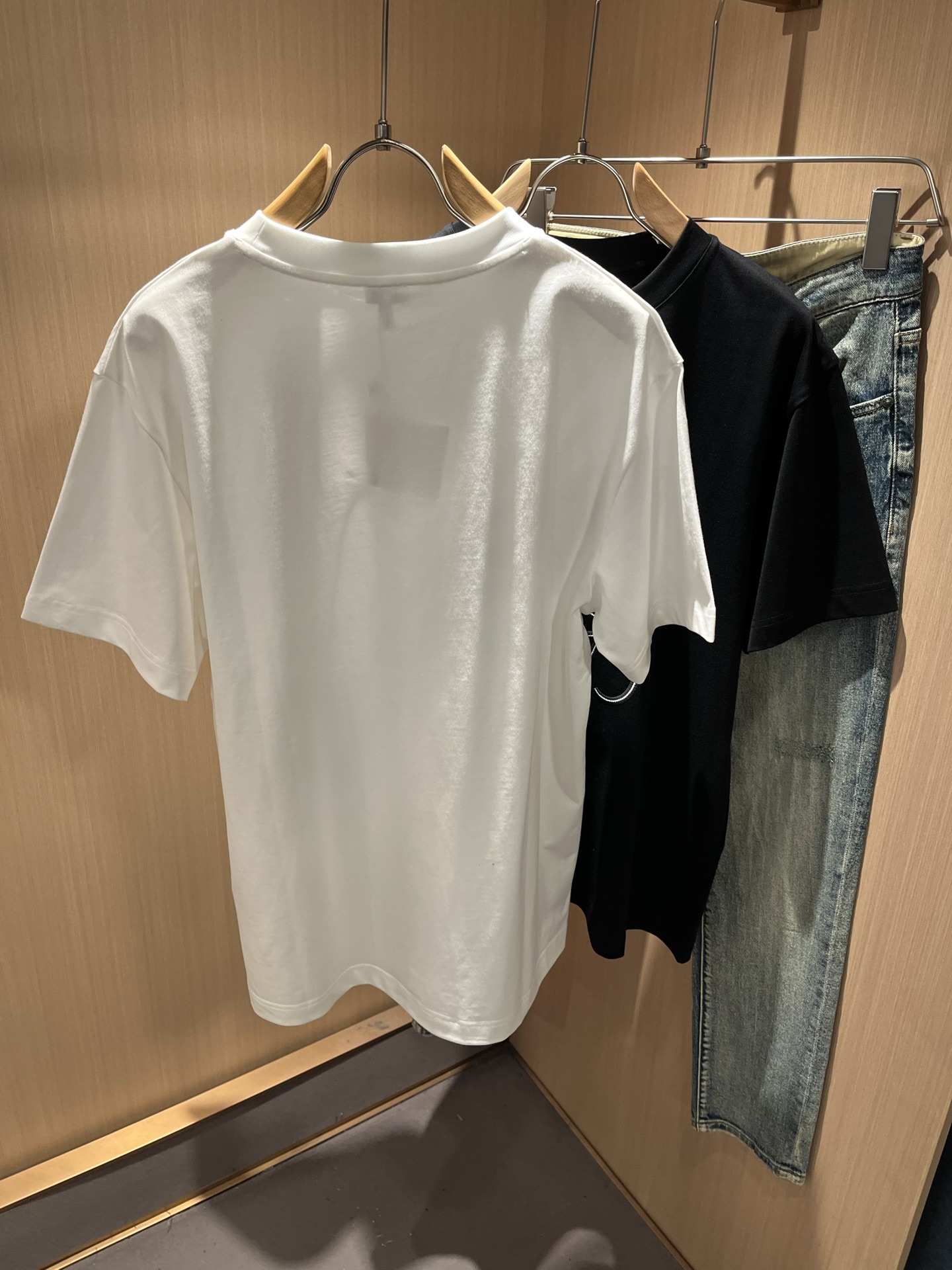 LOE*WE罗*威 2026春夏新款男女同款👫短袖T恤，意大利原厂订单渠道，极具个性高级风，标志logo