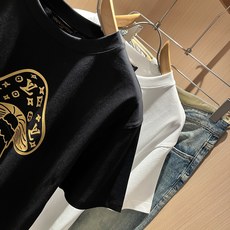 LouisVuitt*路易*登 2026春夏全新系列单品上线,非常时髦前卫的一款男女同款短袖T恤,标识l LouisVuitt*路易*登 2026春夏全新系列单品上线,非常时髦前卫的一款男女同款短袖T恤,标识l