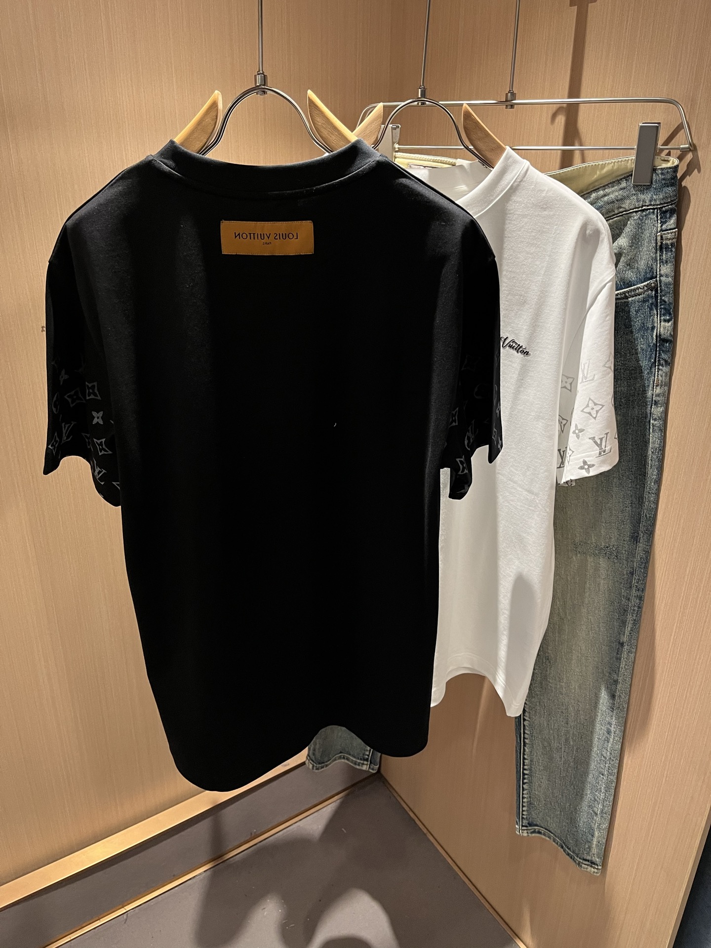 Louis Vuit*on 2026春夏路易家族轻奢Monogram印花工艺短袖T恤，男女同款👫背后反向